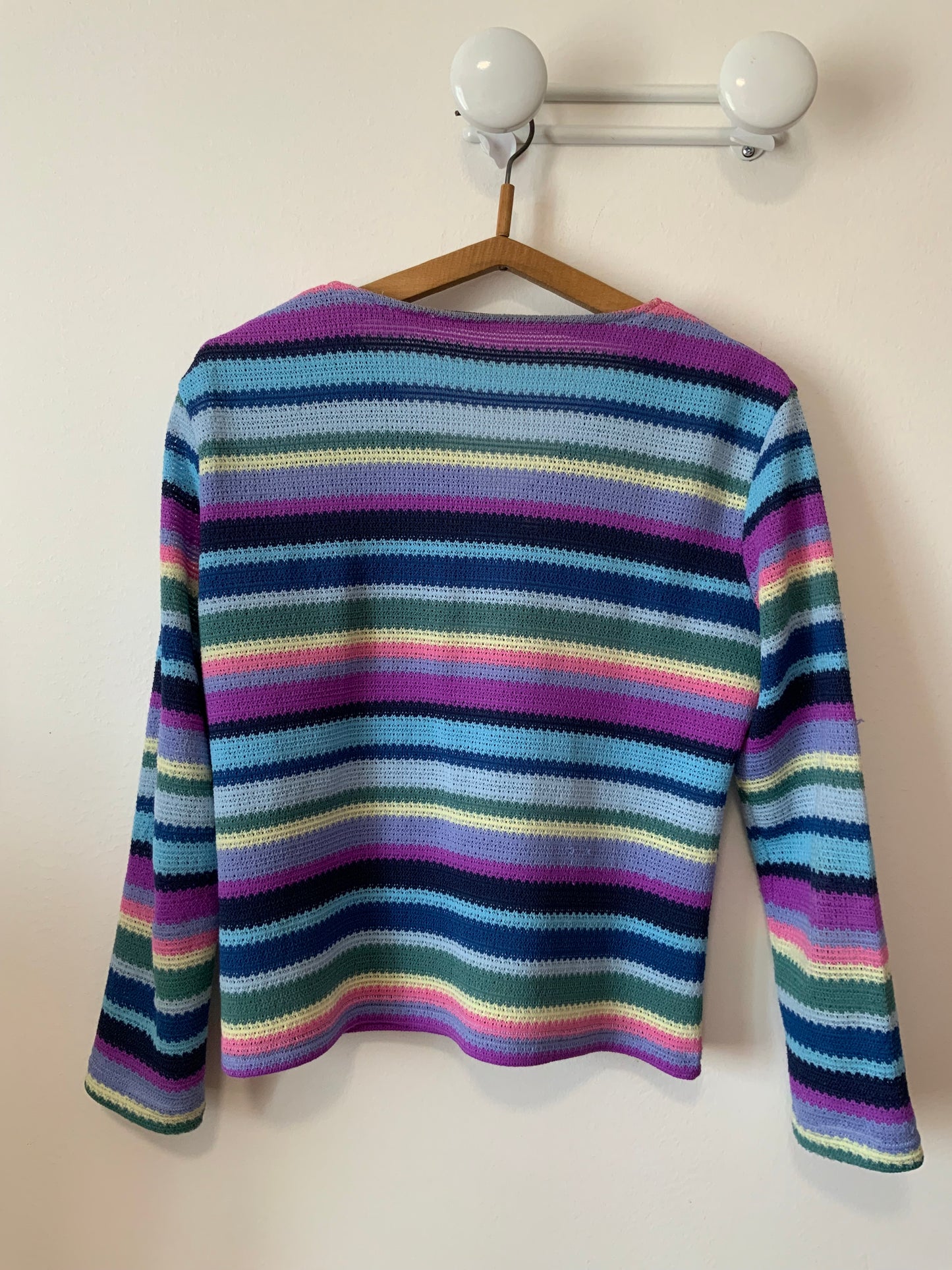 Gilet A rayures Multicouleurs en petites mailles crochets Vintage 1970