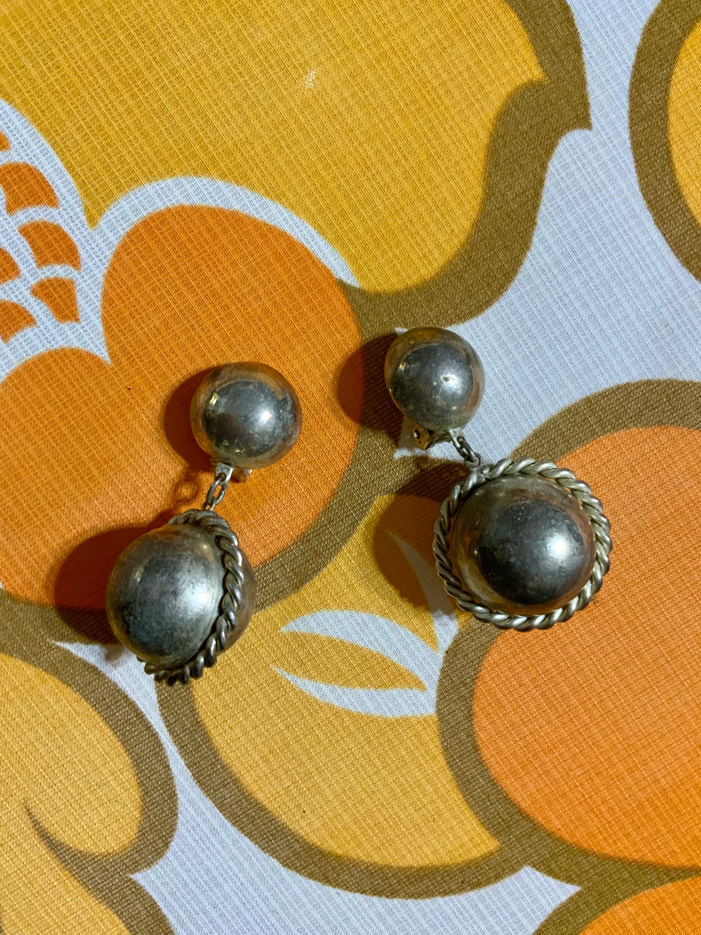 Boucles d’oreilles pendantes boules Vintage 1980/90