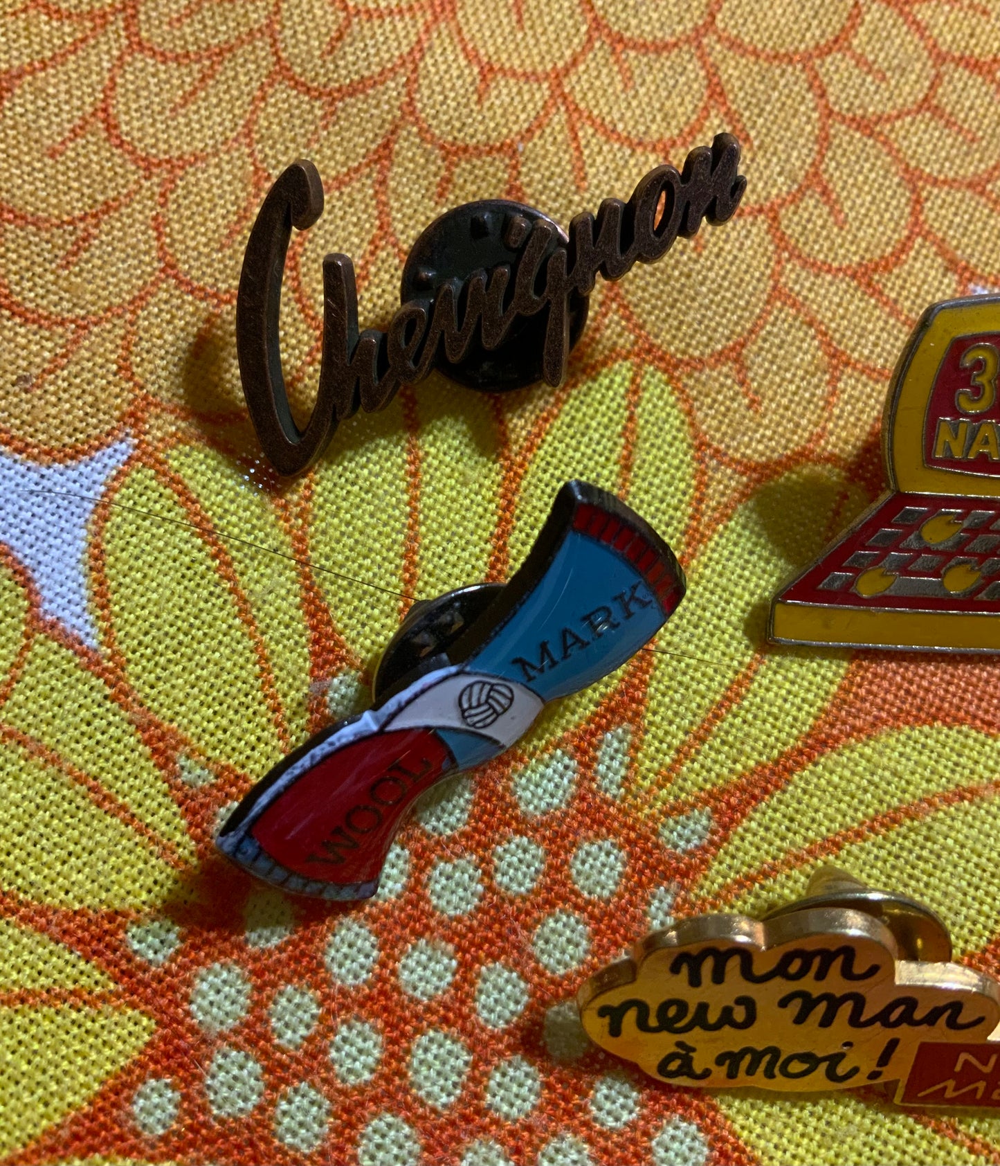 Lot 4 Pin’s Vintage Mode 1990