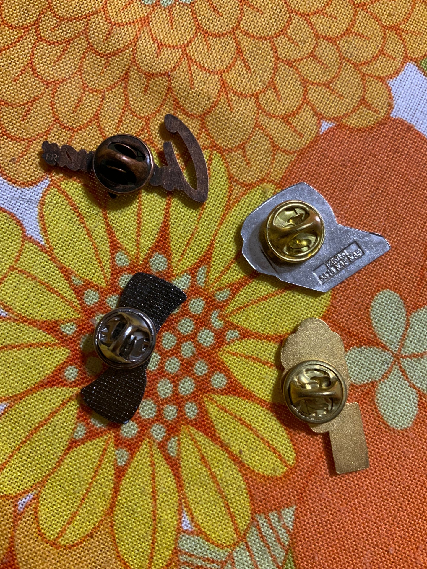 Lot 4 Pin’s Vintage Mode 1990