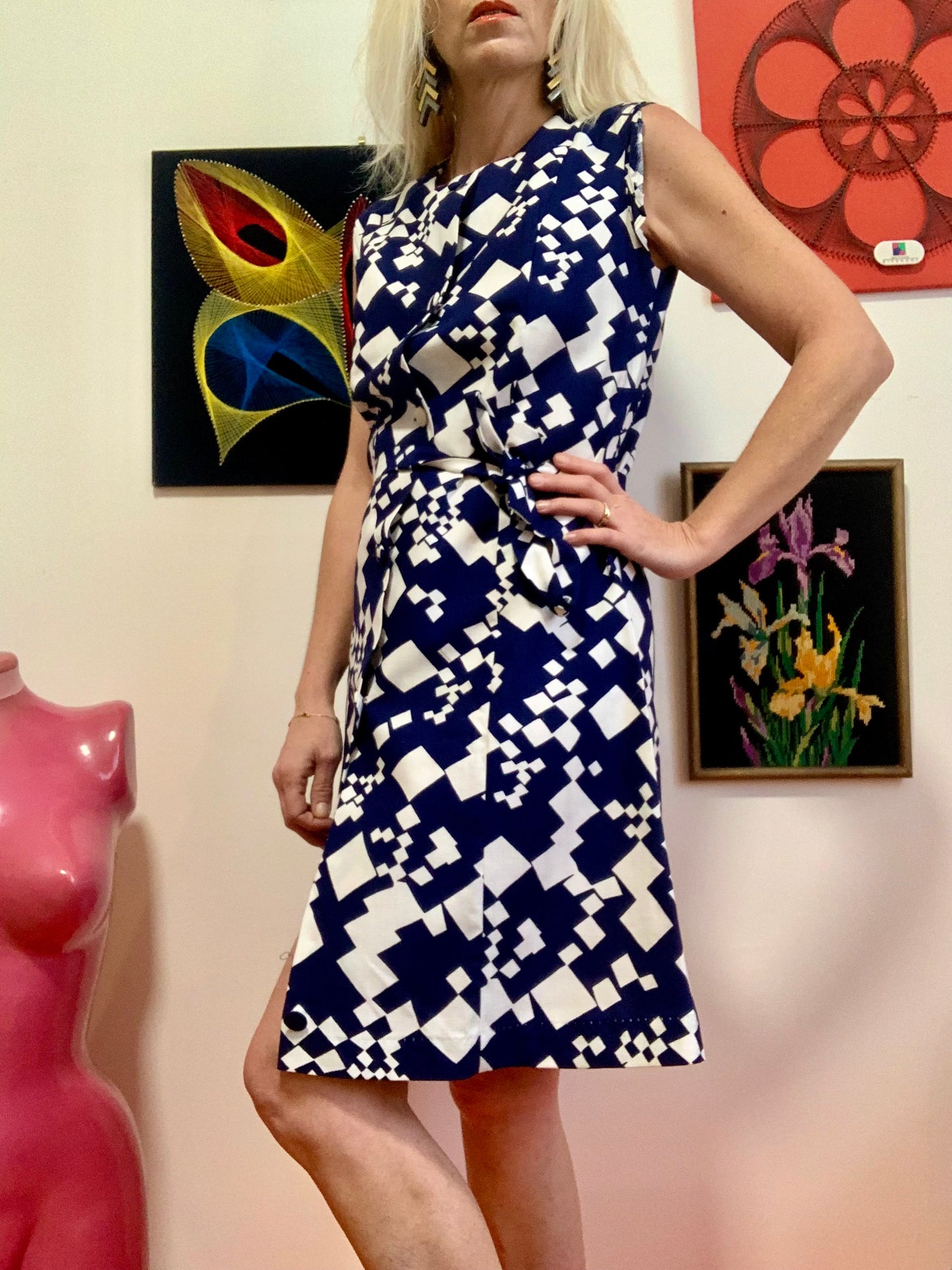 Robe boutonnée de créateur motifs Pepite Vintage France 1970 Deadstock