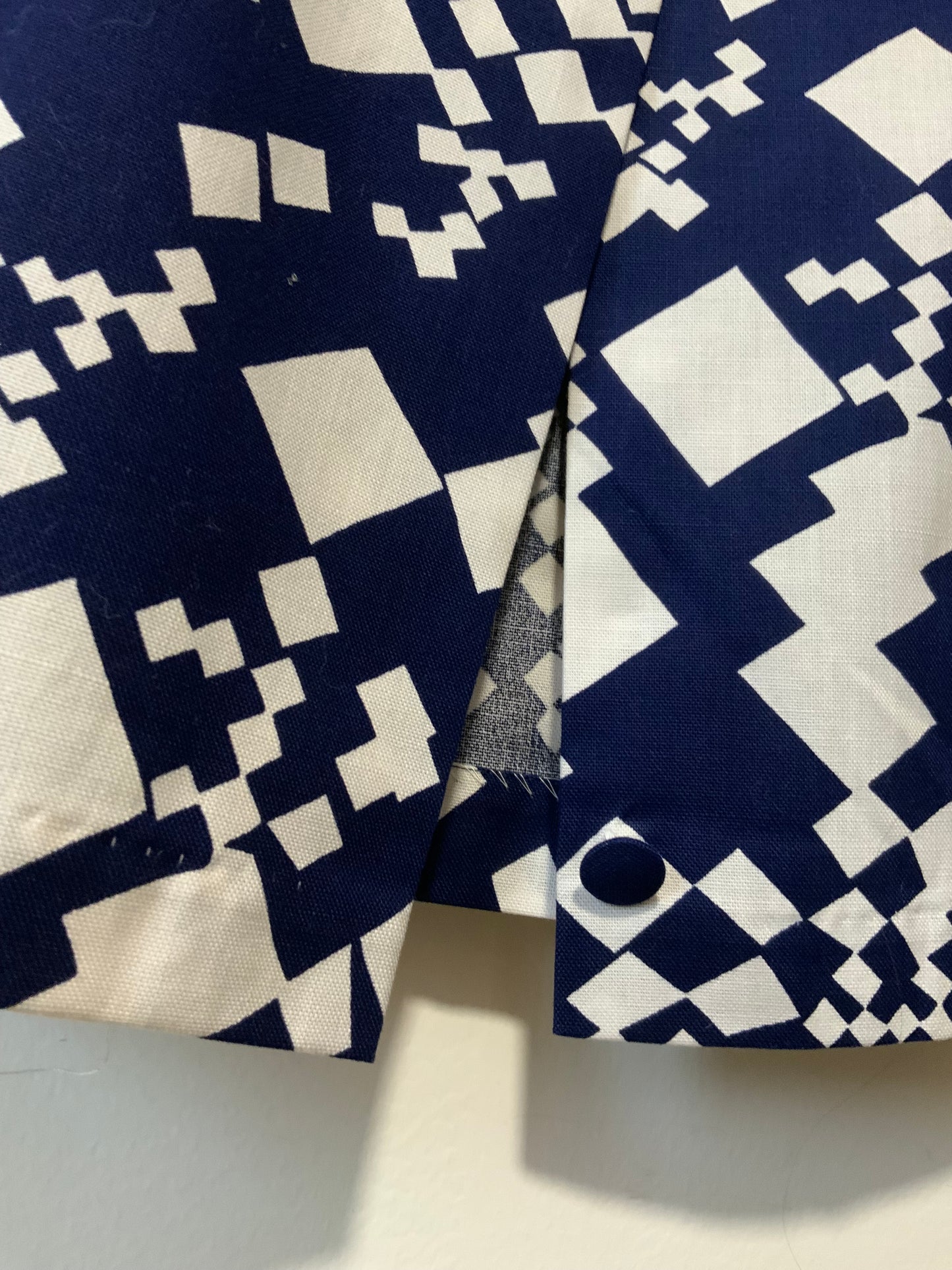 Robe boutonnée de créateur motifs Pepite Vintage France 1970 Deadstock