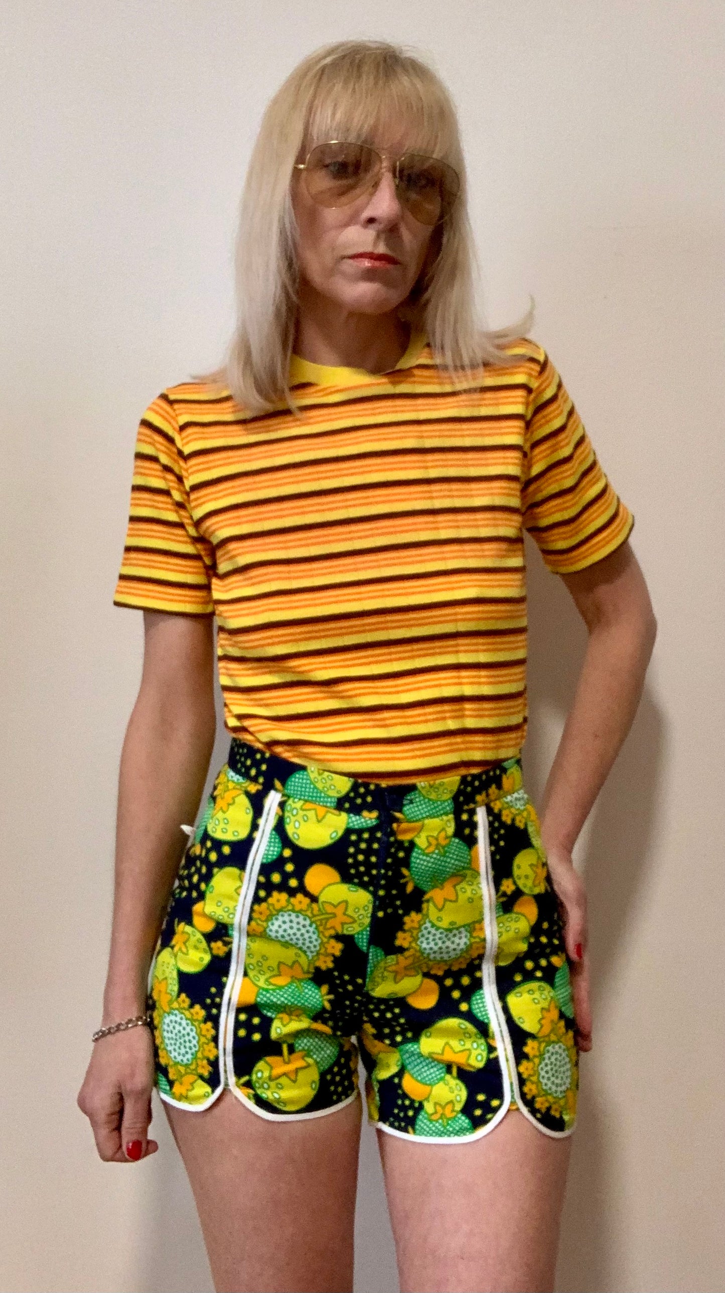 Sublime Short aux Motifs fraises Fleurs Vintage Authentique 1970