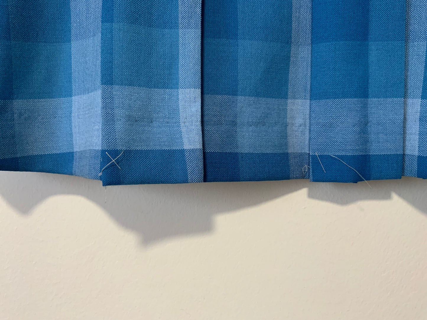 Jupe Plissée boutonnée courte carreaux bleus Tergal DeadStock Vintage 1970