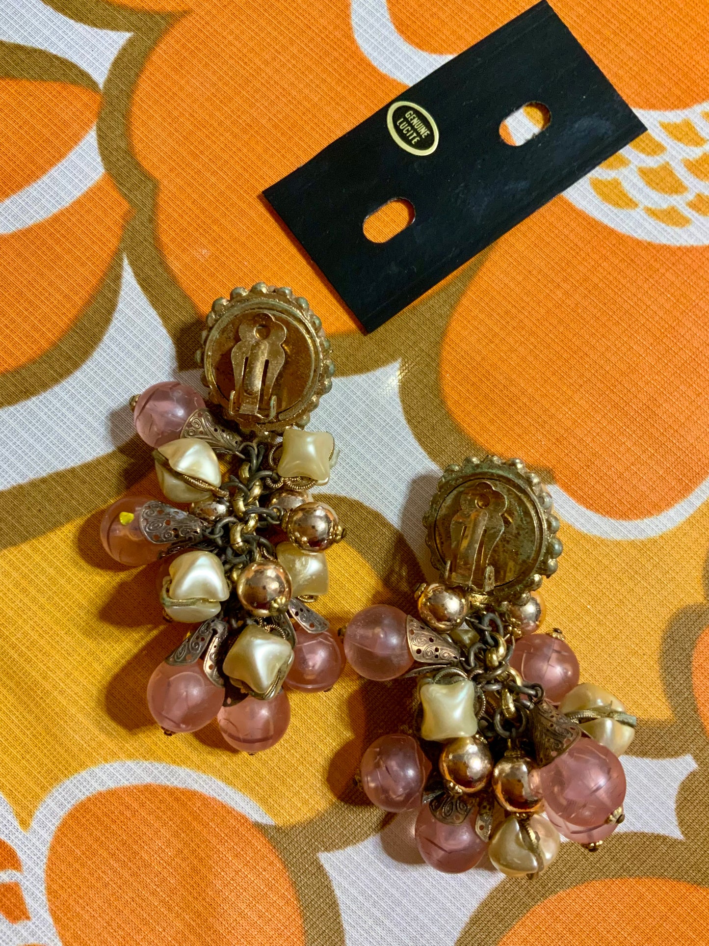 Boucles d’oreilles anciennes en Lucite forme grappe Vintage