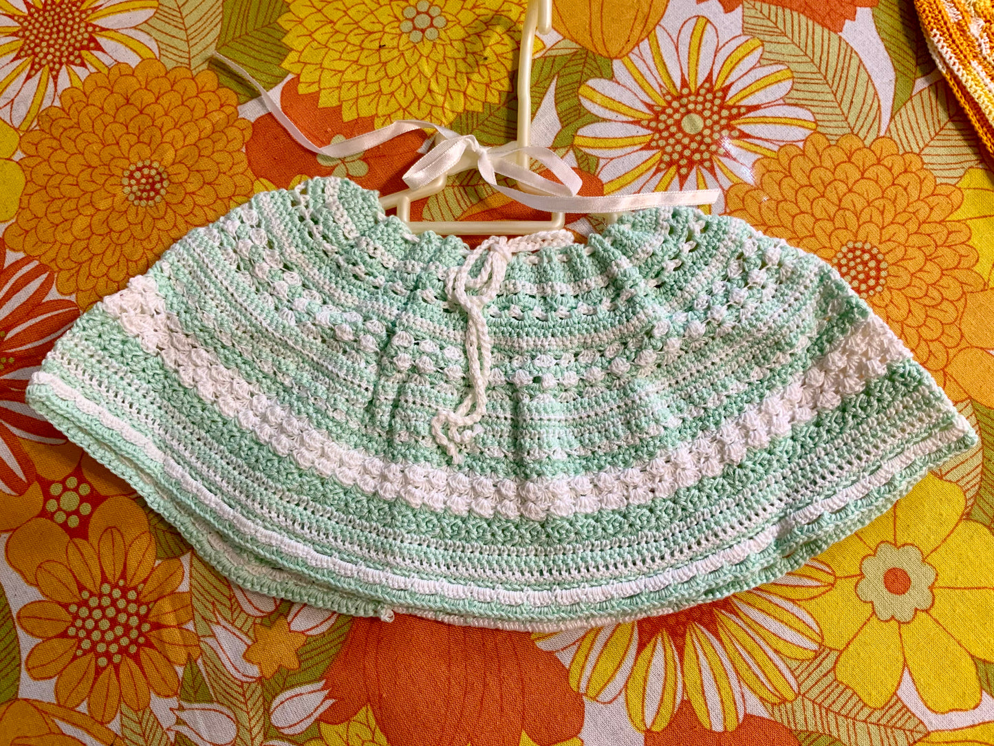 2 Vêtements poupées ou bébés au crochets faits main Vintage Orange