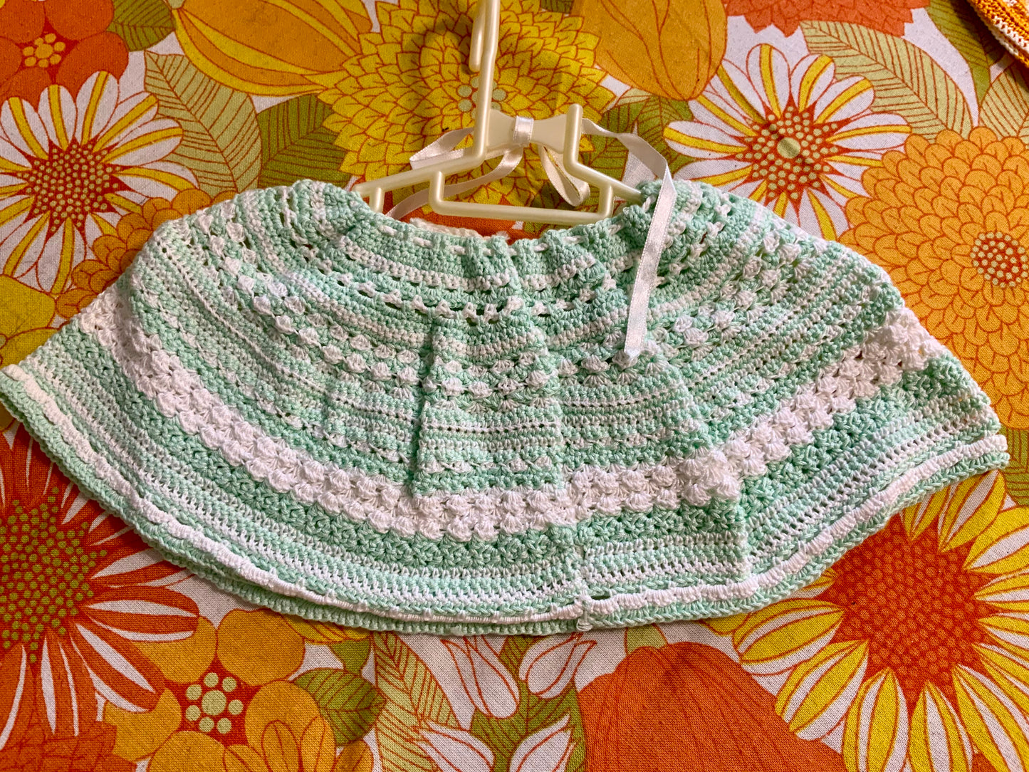 2 Vêtements poupées ou bébés au crochets faits main Vintage Orange
