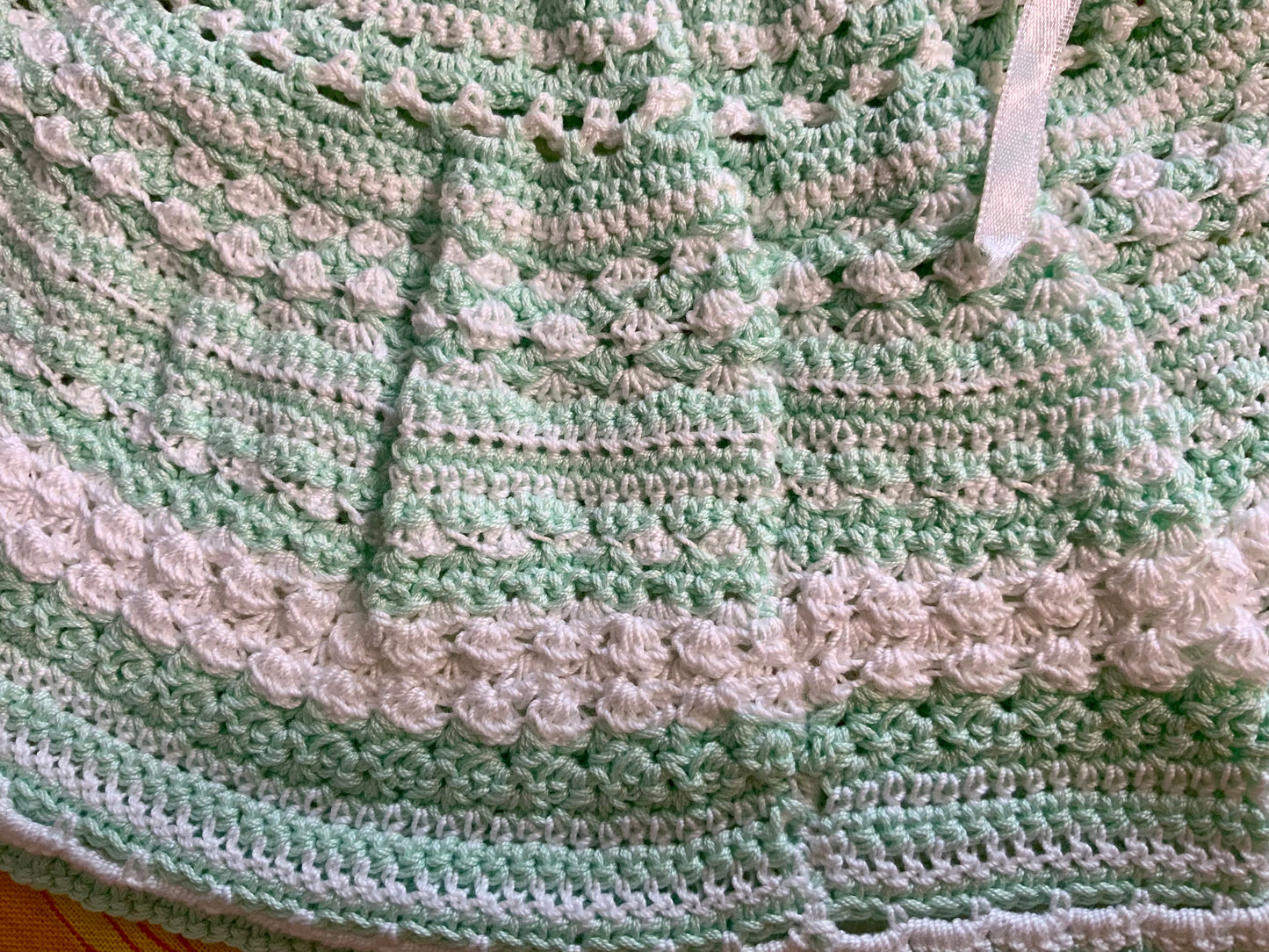 2 Vêtements poupées ou bébés au crochets faits main Vintage Orange