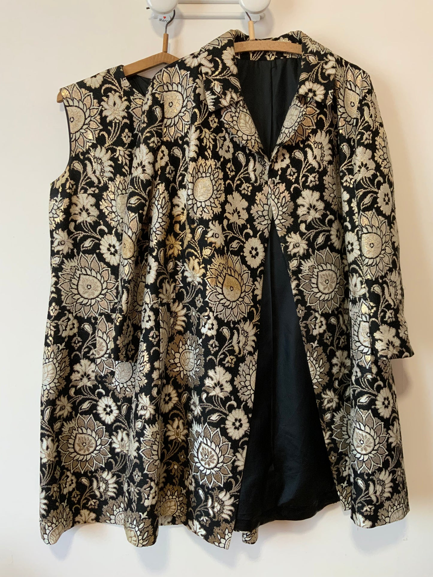 Ensemble Création Chic Fleurs dorées 1970 Fait main Unique Élégance Assurée