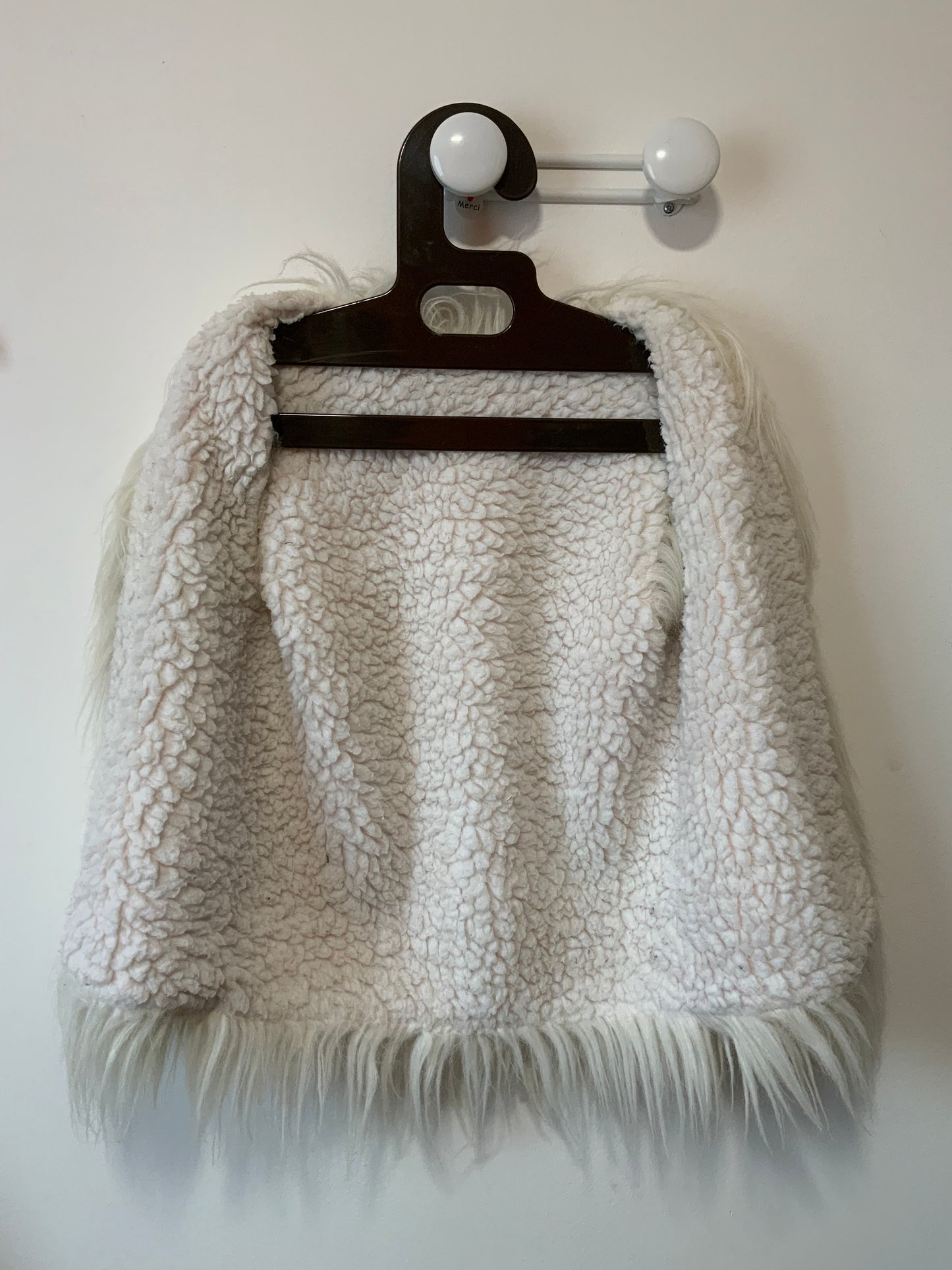 Sublime gilet sans manche à longue fourrure synthétique Vintage 1970/80 France