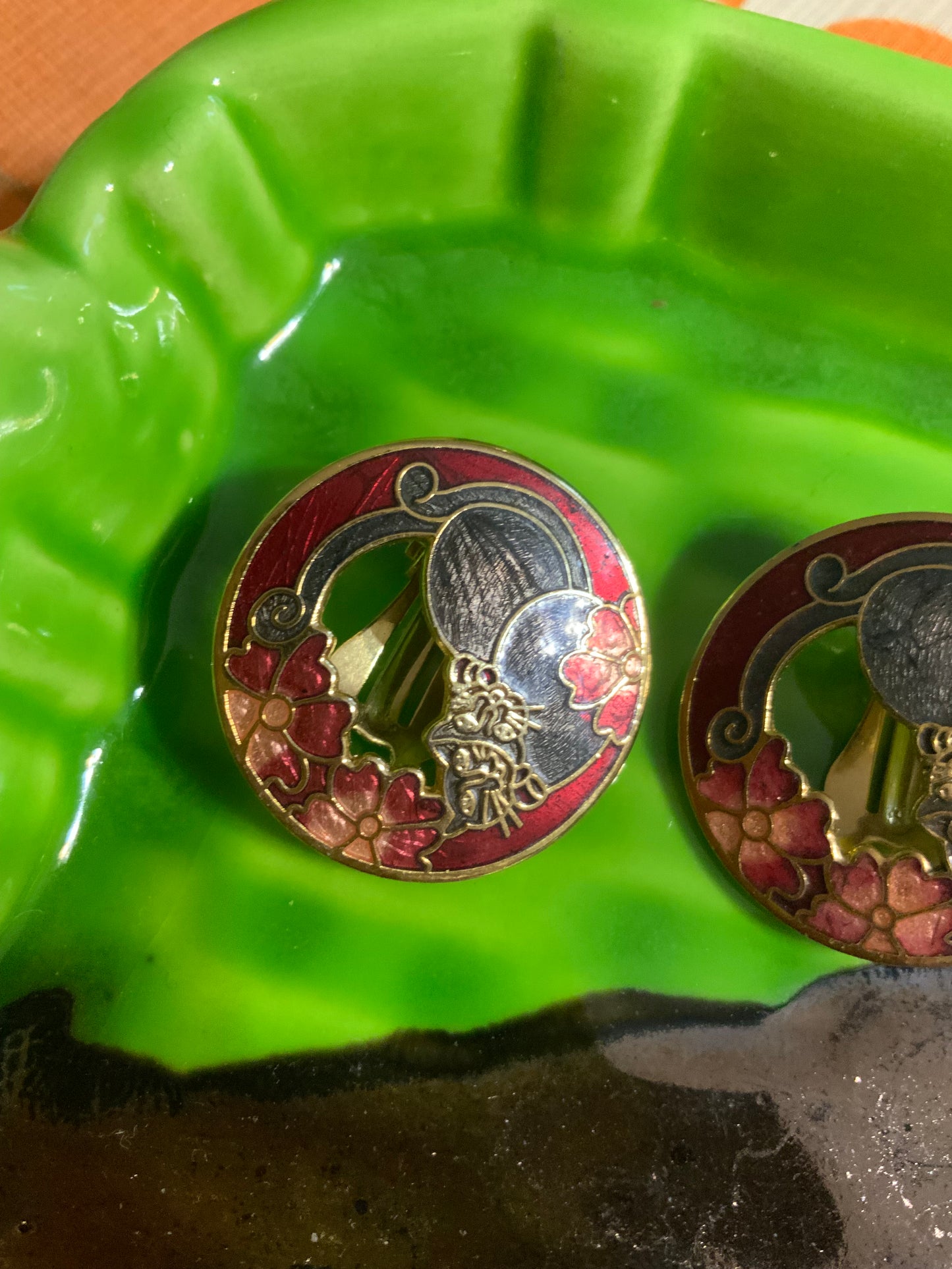 Boucles d’oreilles Cloisonnées Motifs chats et fleurs - Vintage