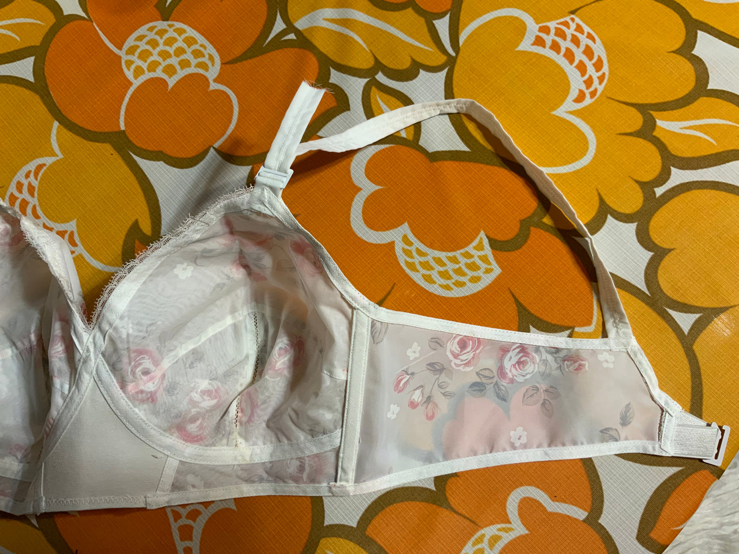 Soutien Gorge à fleurs Triumph Modèle Poésie Vintage 1960/70 France