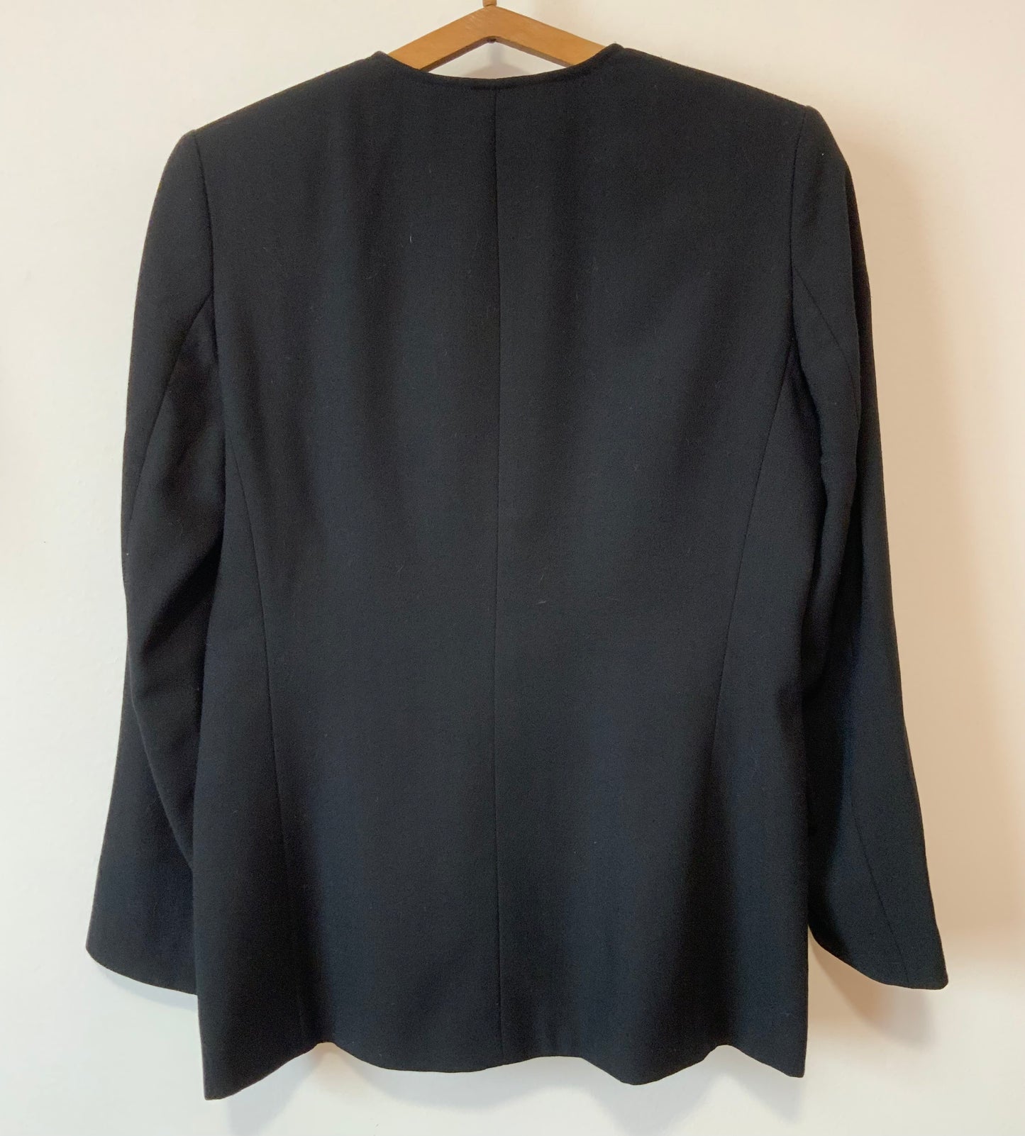 Très jolie veste Zippée noire avec Épaulettes de la maison Olivier Strelli Haut de gamme couture Belgique Vintage 1990