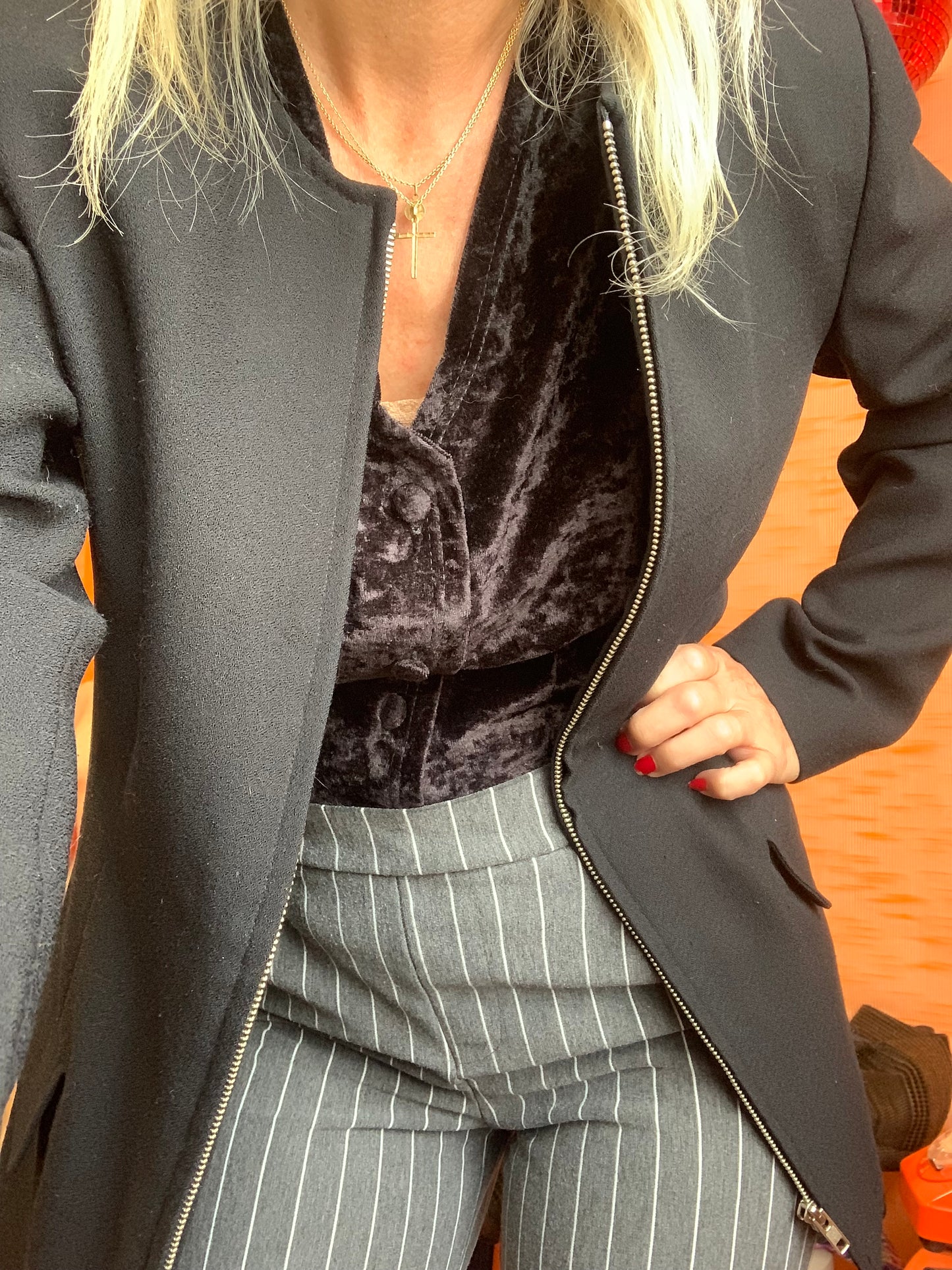 Très jolie veste Zippée noire avec Épaulettes de la maison Olivier Strelli Haut de gamme couture Belgique Vintage 1990