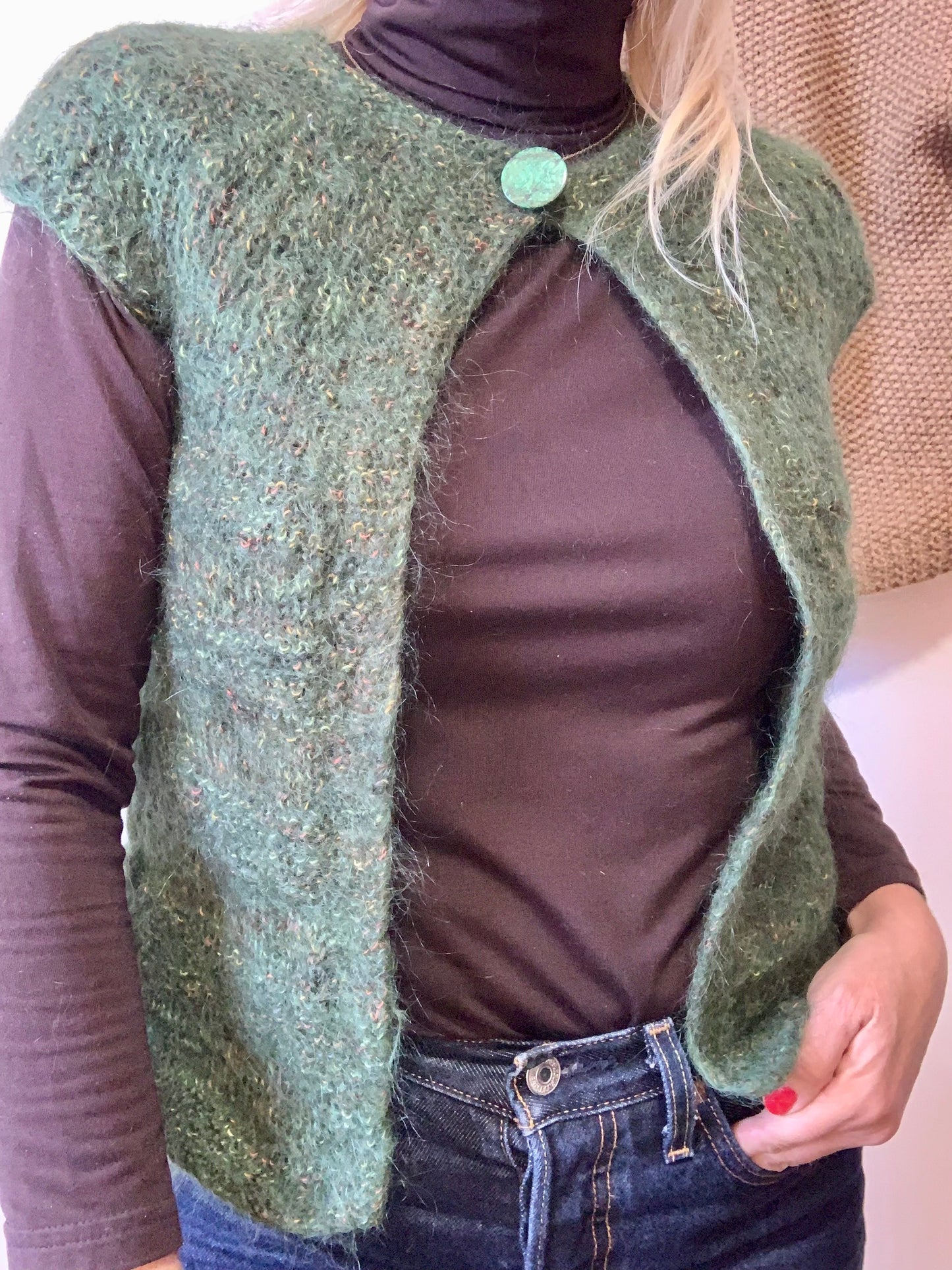 Gilet court sans manche tricoté Main en Laine avec Mohair - Vintage