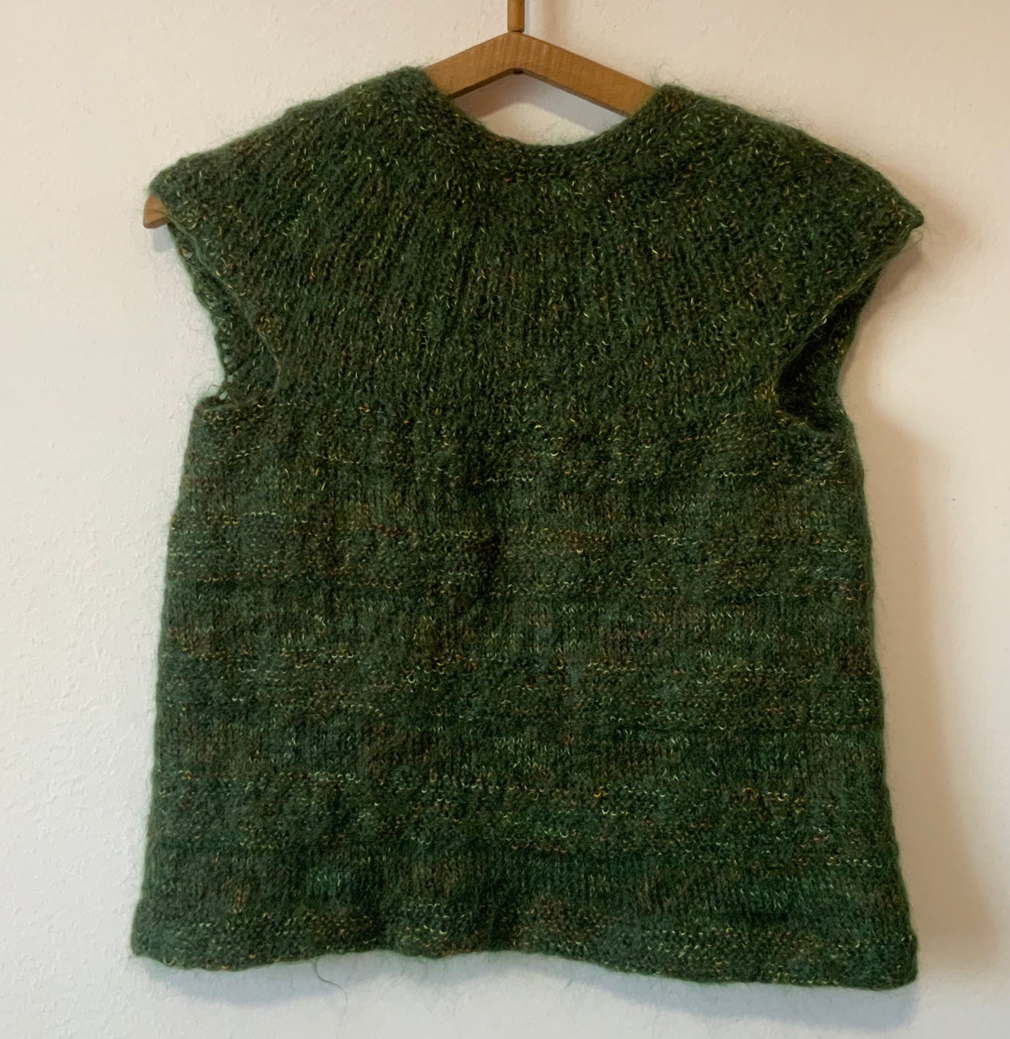 Gilet court sans manche tricoté Main en Laine avec Mohair - Vintage