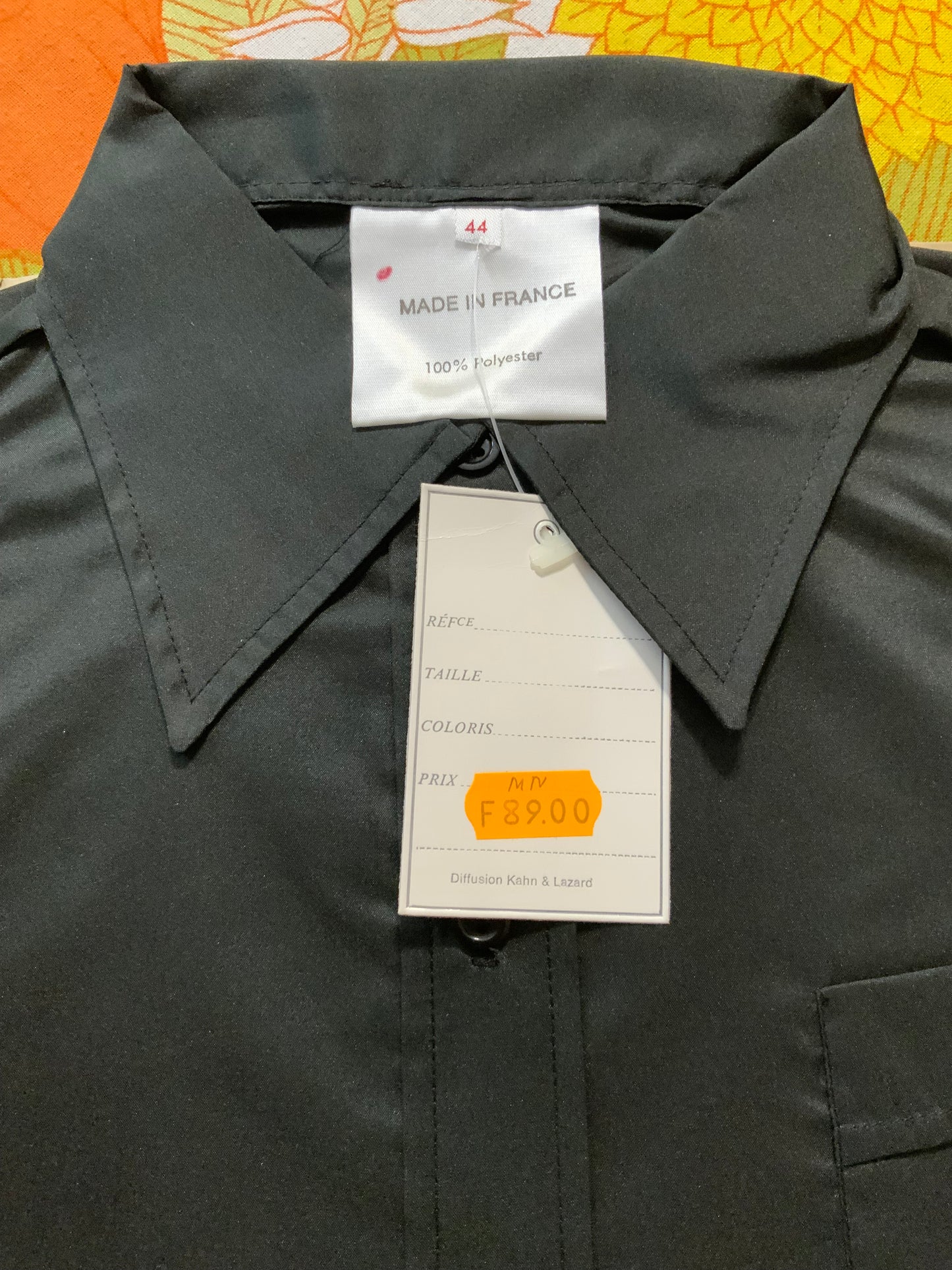 Chemise soyeuse noire avec col pelle à tartes Vintage Neuve 1980 France
