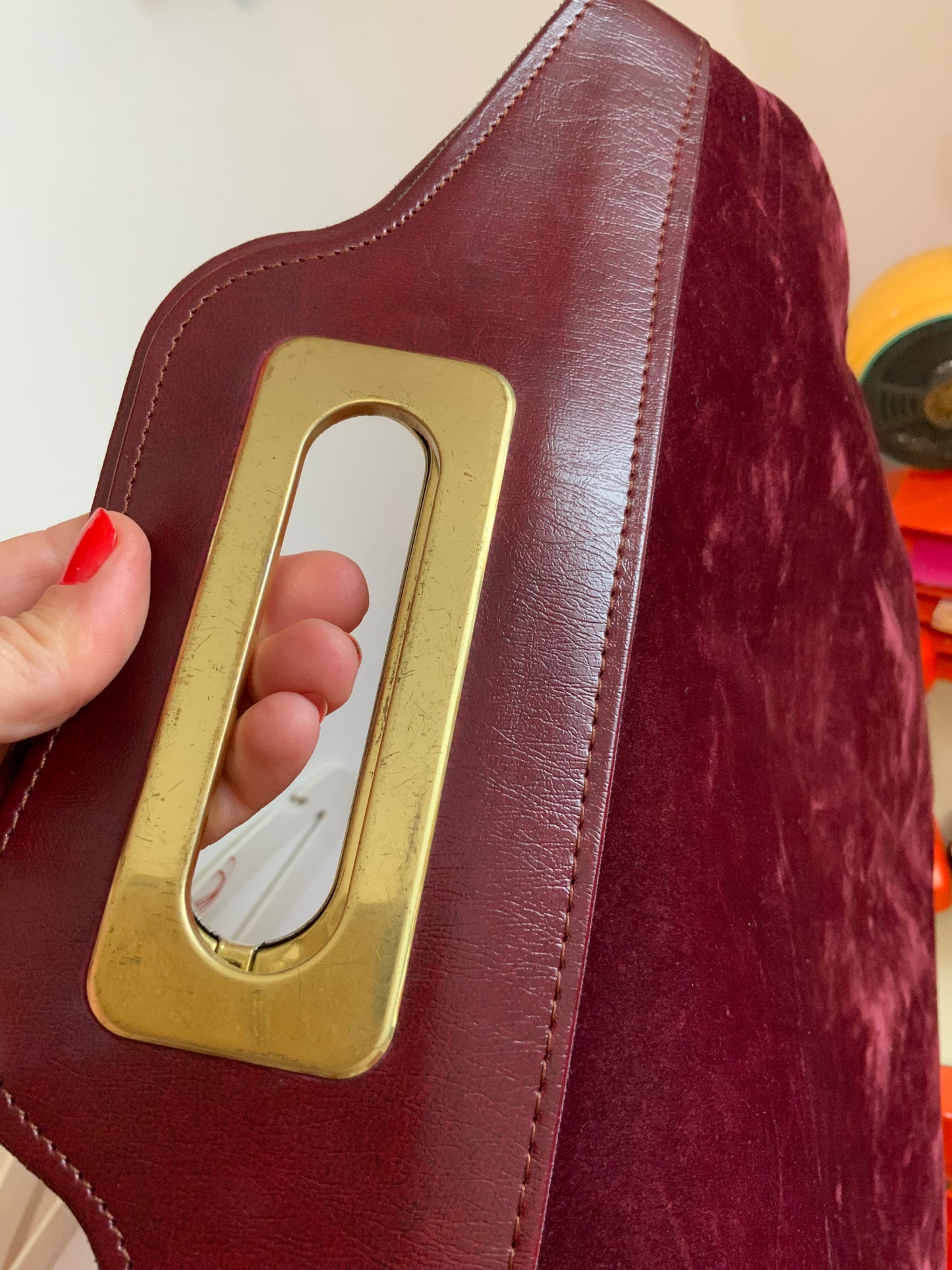 Sac cabas En velours et métal doré Beauté Vintage 1970