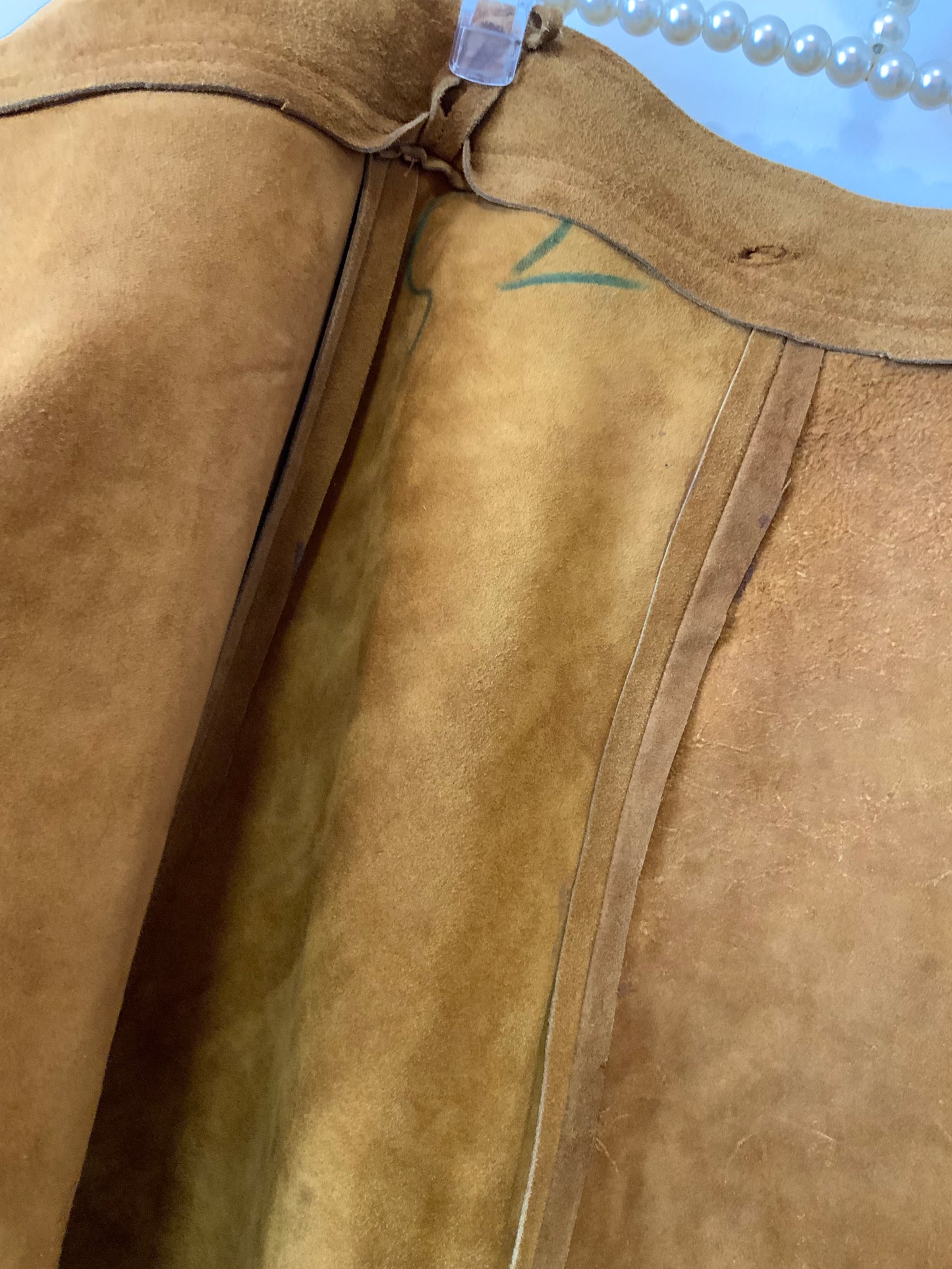 Jupe boutonnée pressions en cuir daim camel Iconique 1970 Vintage Authentique Neuve