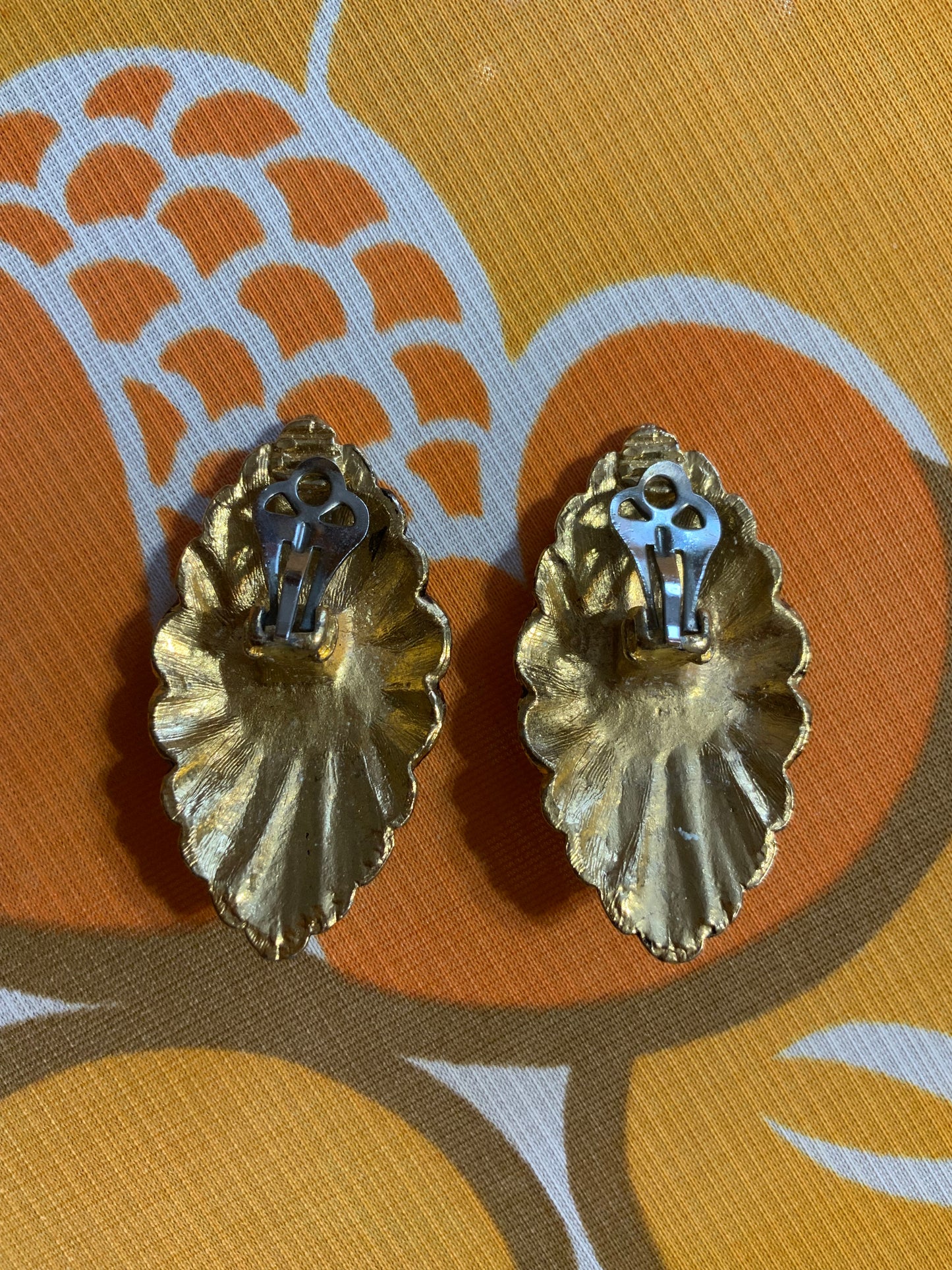 Ravissantes boucles d’oreilles 1980
