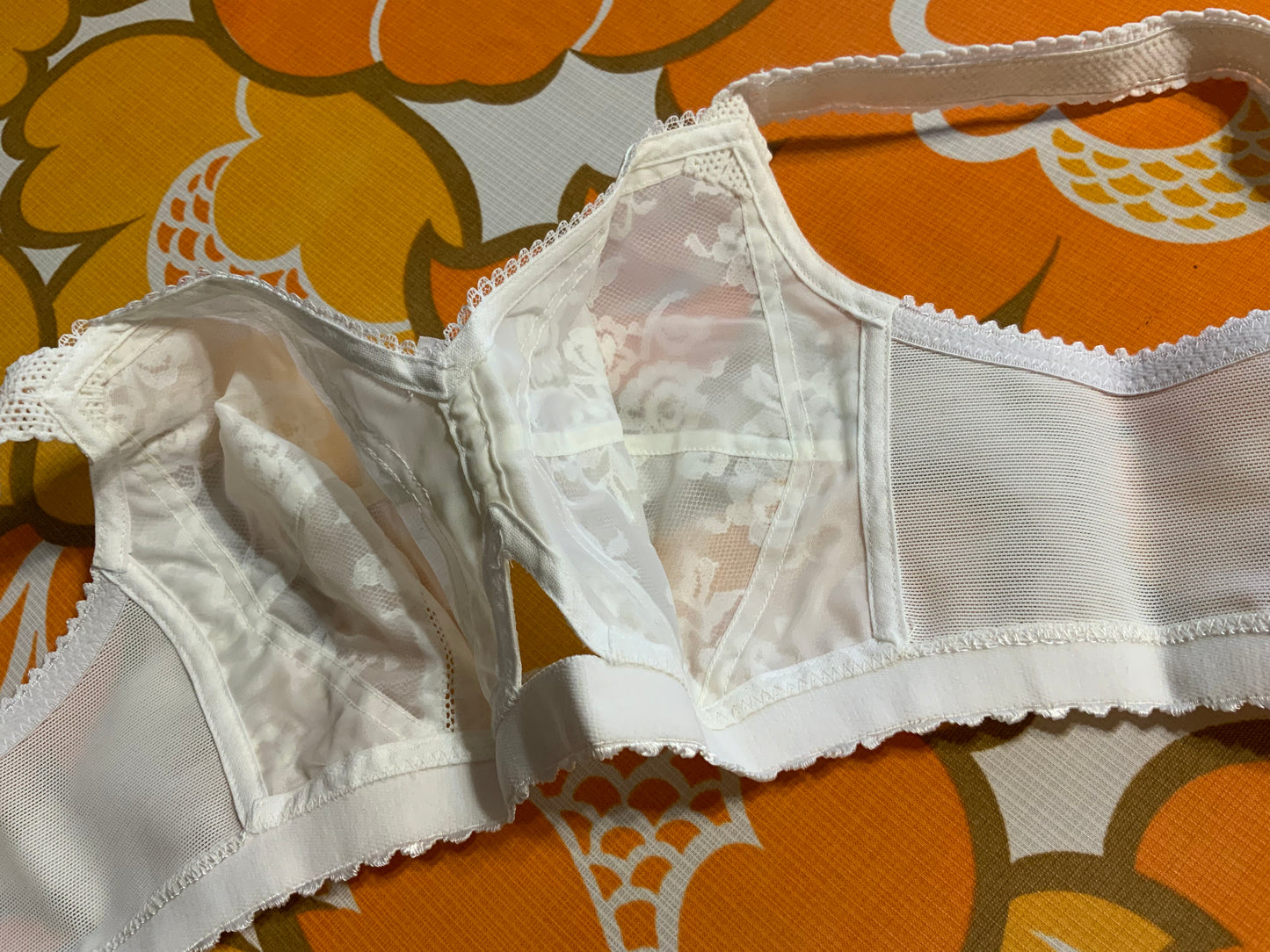 Soutien gorge Triumph Deadstock Vintage Dentelle 1970 Germany Luxe