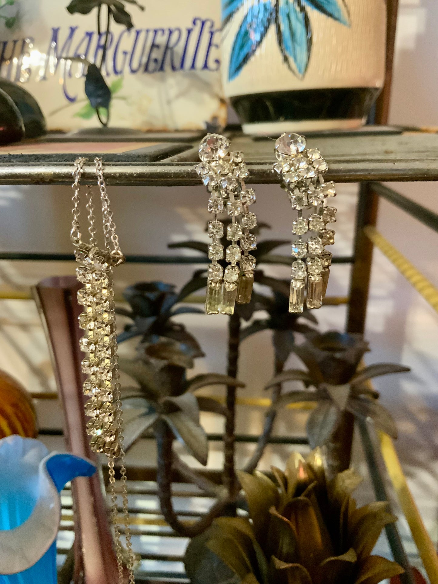 Ensemble Collier et ses boucles d’oreilles pendantes Strass Vintage 2000’