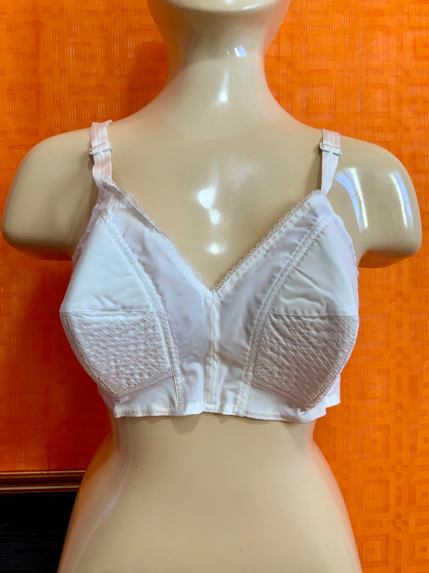Soutien Gorge 1960 Poitrine coques pointues Neuf Triumph France