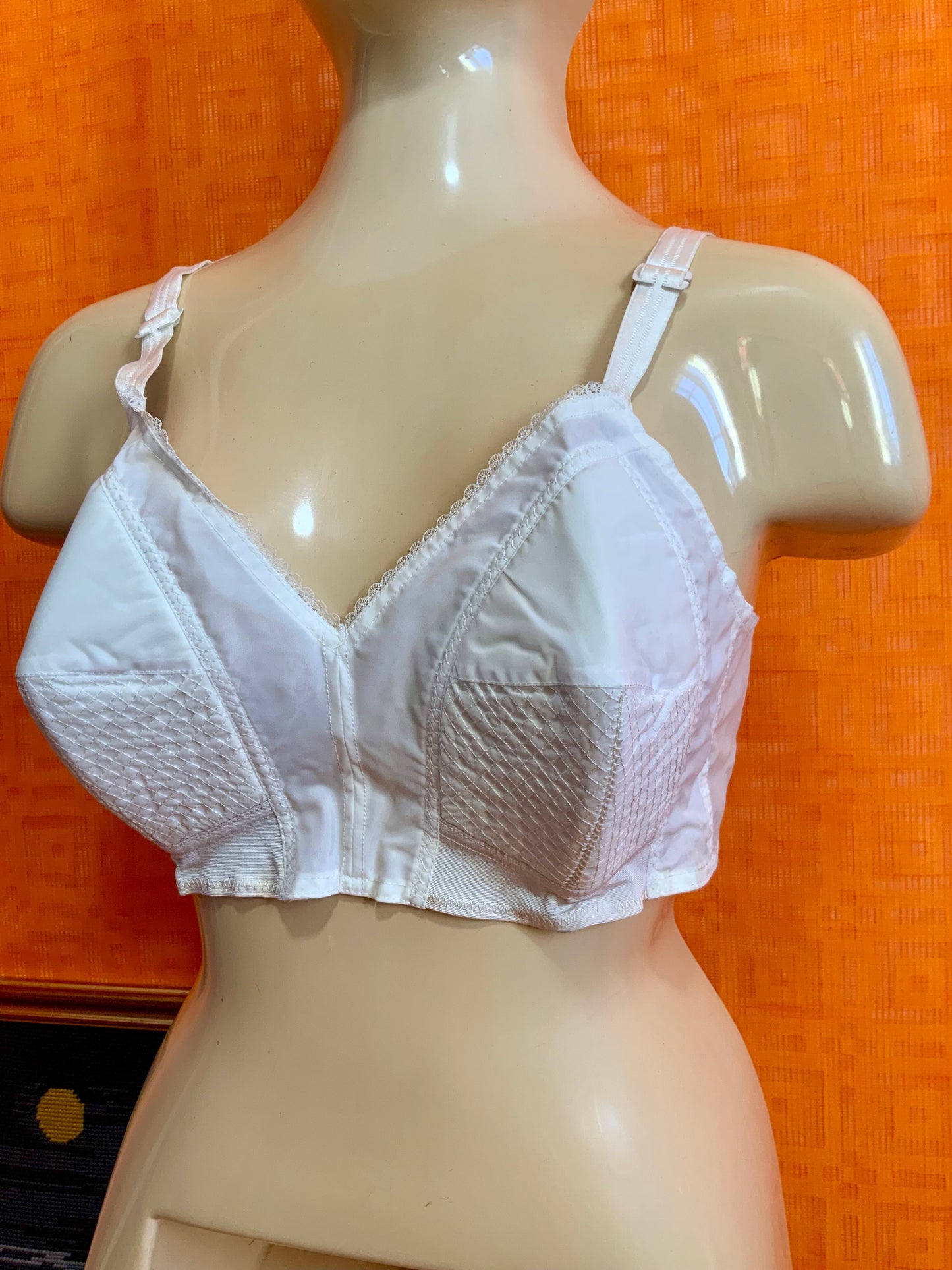 Soutien Gorge 1960 Poitrine coques pointues Neuf Triumph France