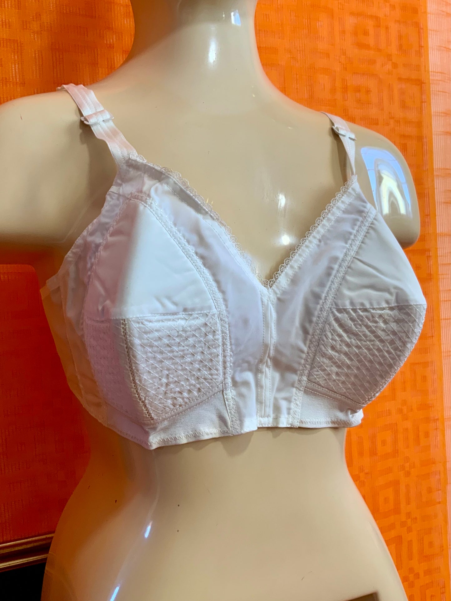 Soutien Gorge 1960 Poitrine coques pointues Neuf Triumph France