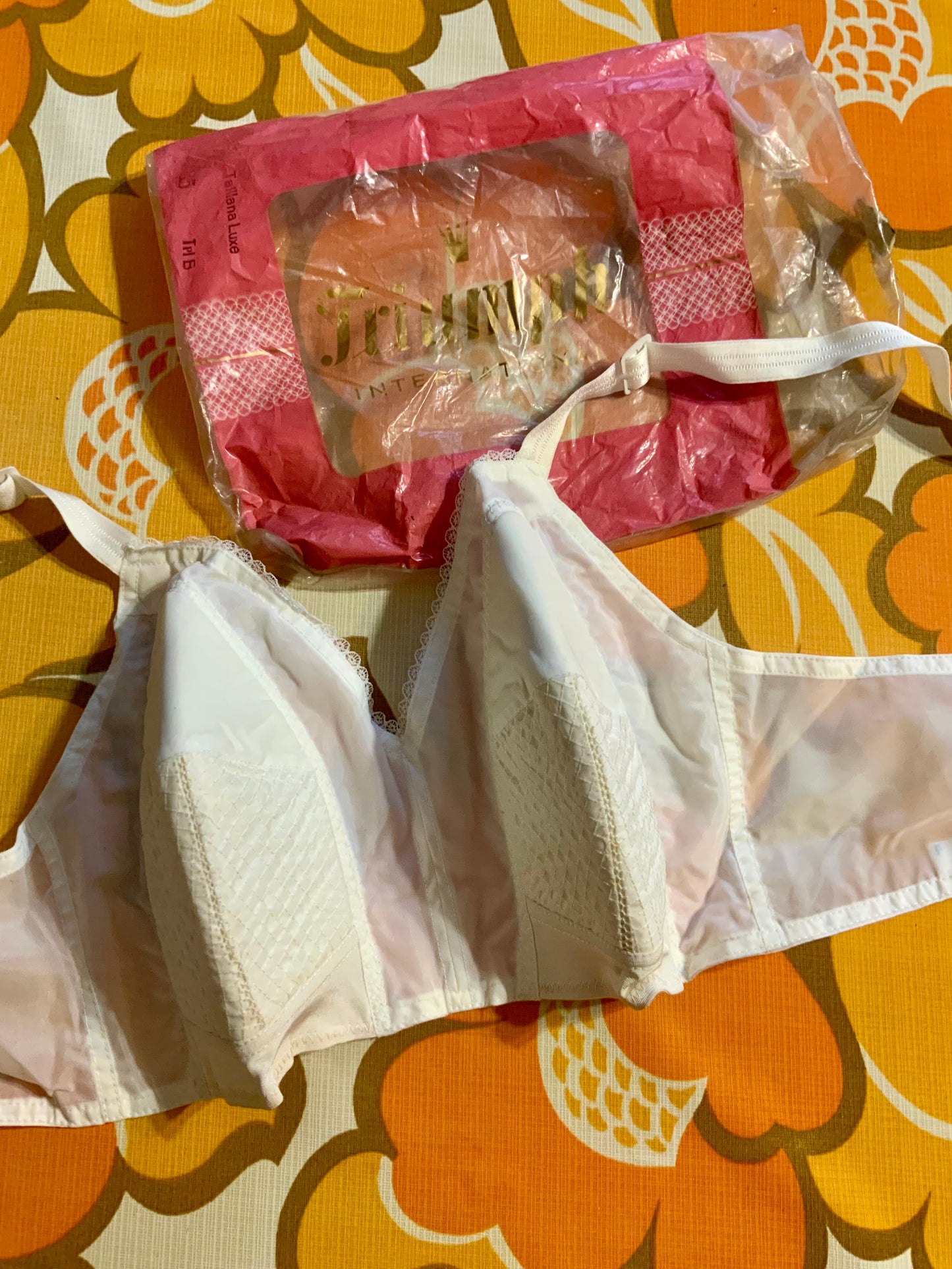 Soutien Gorge 1960 Poitrine coques pointues Neuf Triumph France