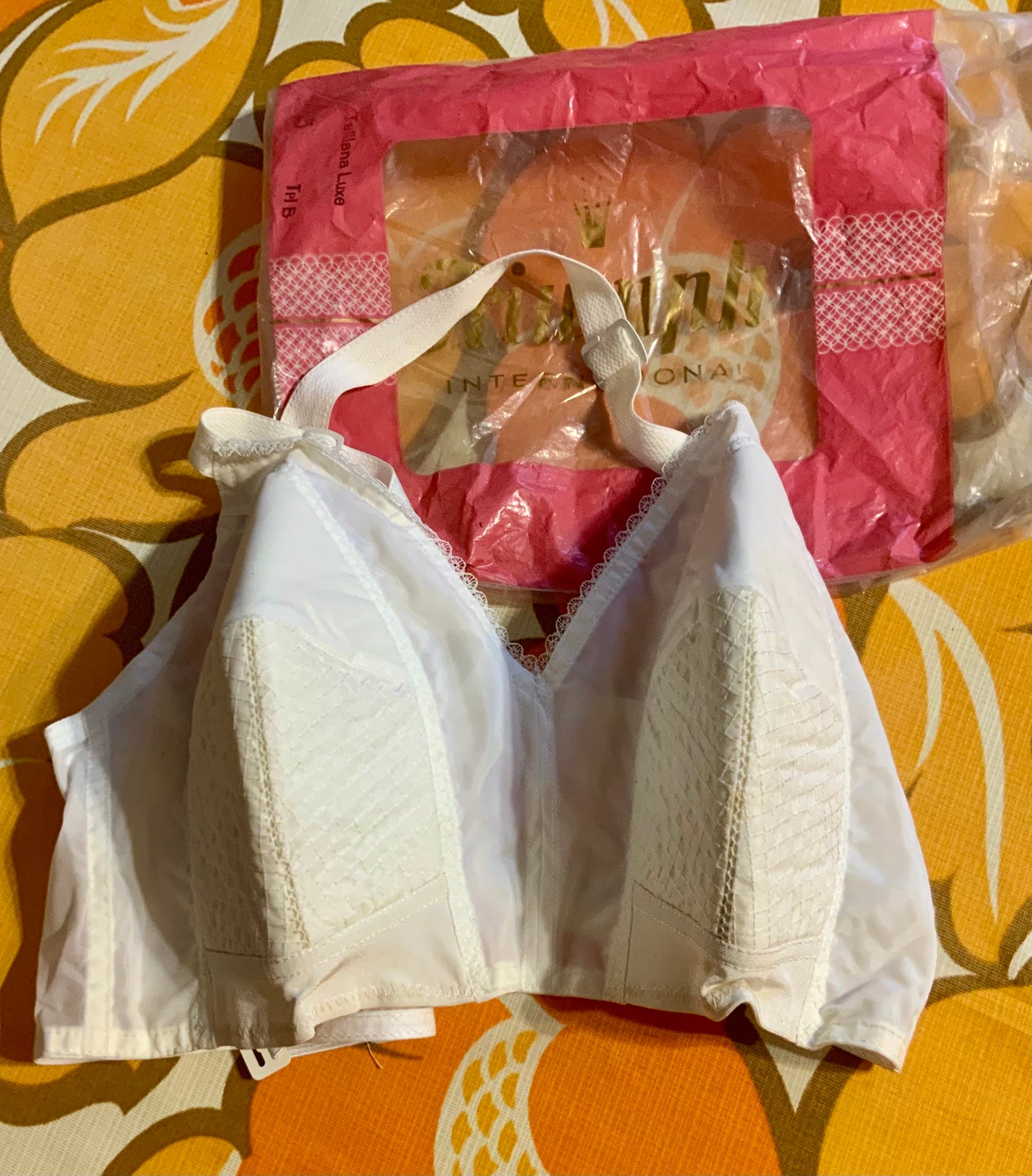 Soutien Gorge 1960 Poitrine coques pointues Neuf Triumph France