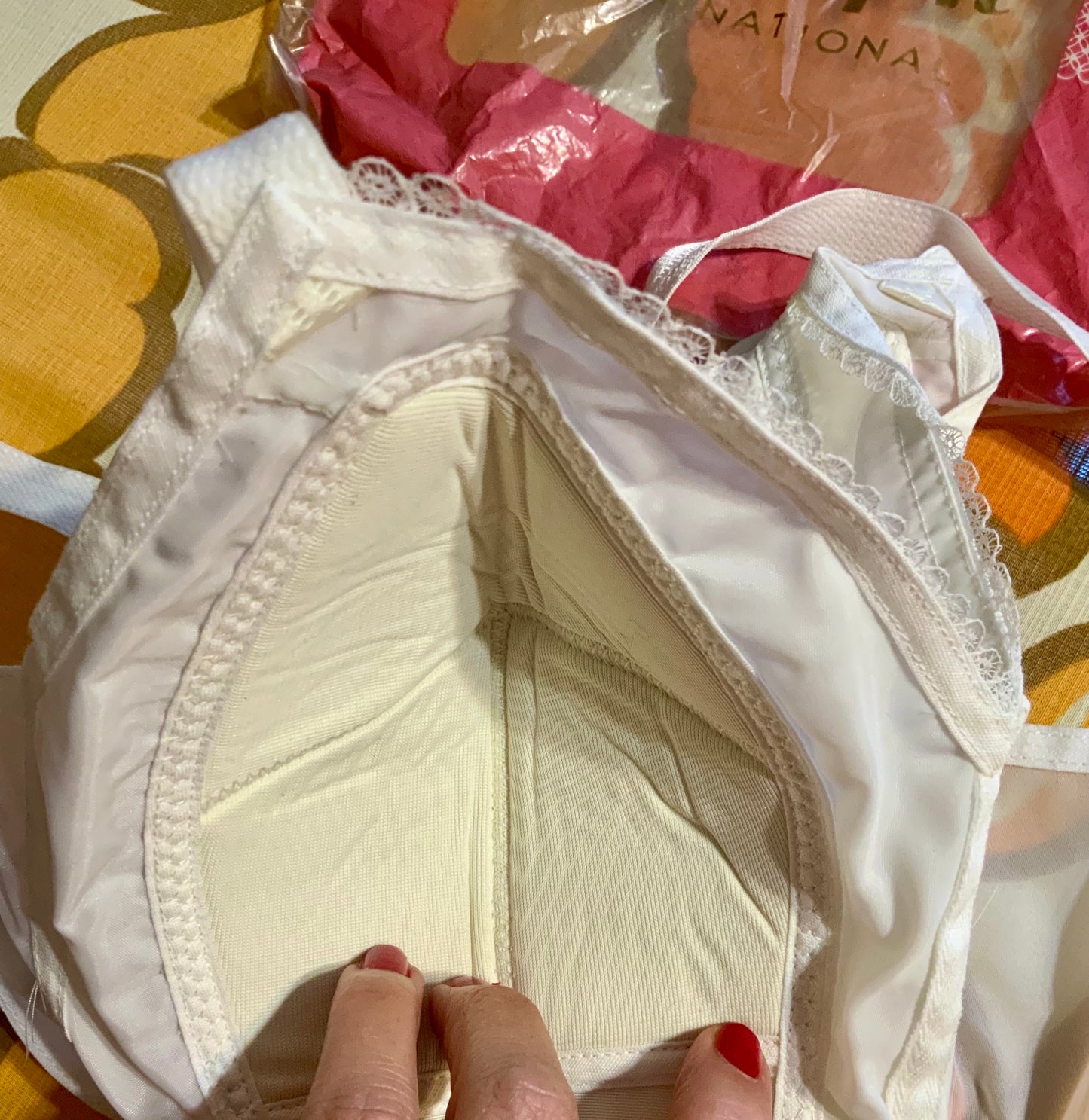 Soutien Gorge 1960 Poitrine coques pointues Neuf Triumph France