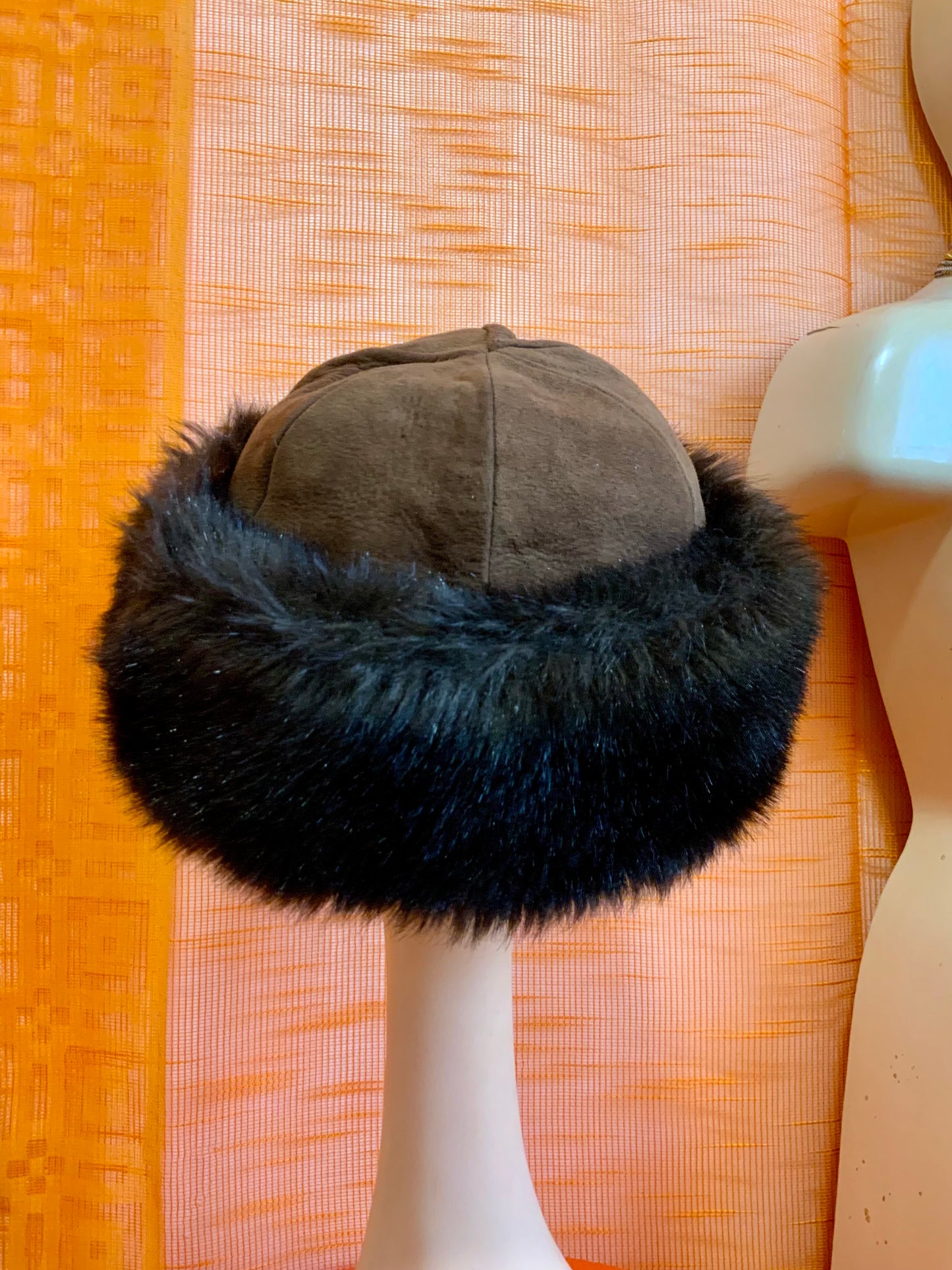 Toque Vintage 1970 Daim et fausse fourrure Stylée