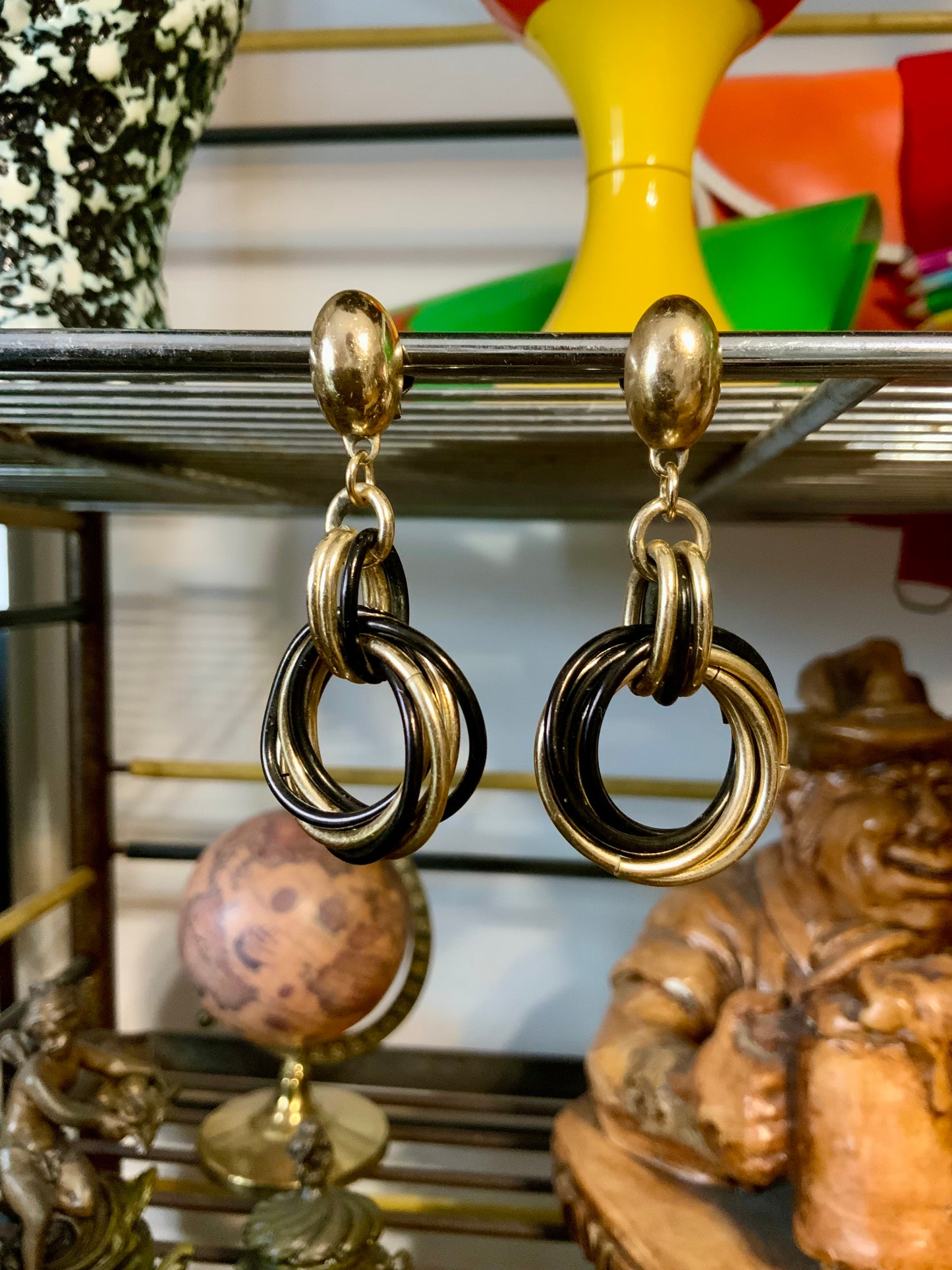 Boucles d’oreilles 1980 créoles pendantes fun métal