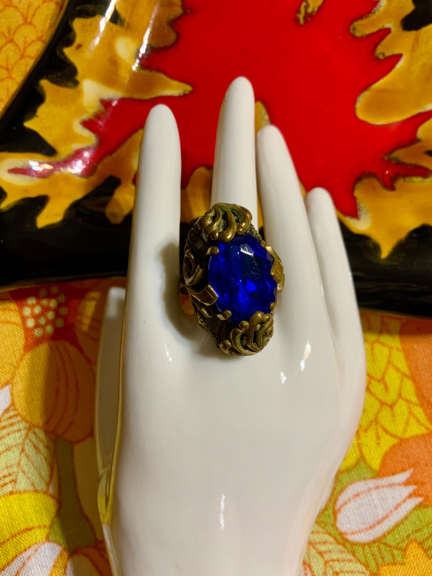 Bague sculptée Vintage Tchécoslovaque Pierre bleue Rare