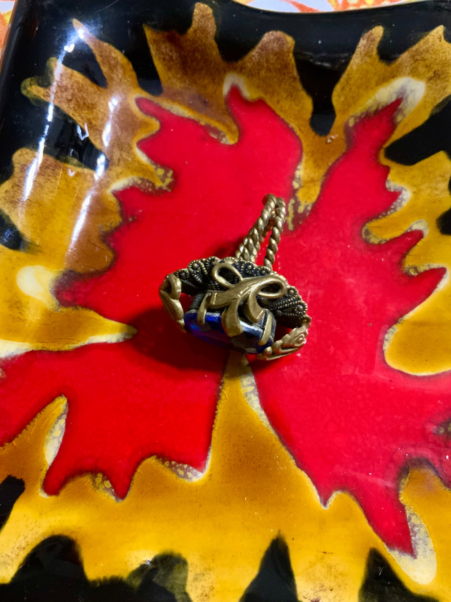 Bague sculptée Vintage Tchécoslovaque Pierre bleue Rare