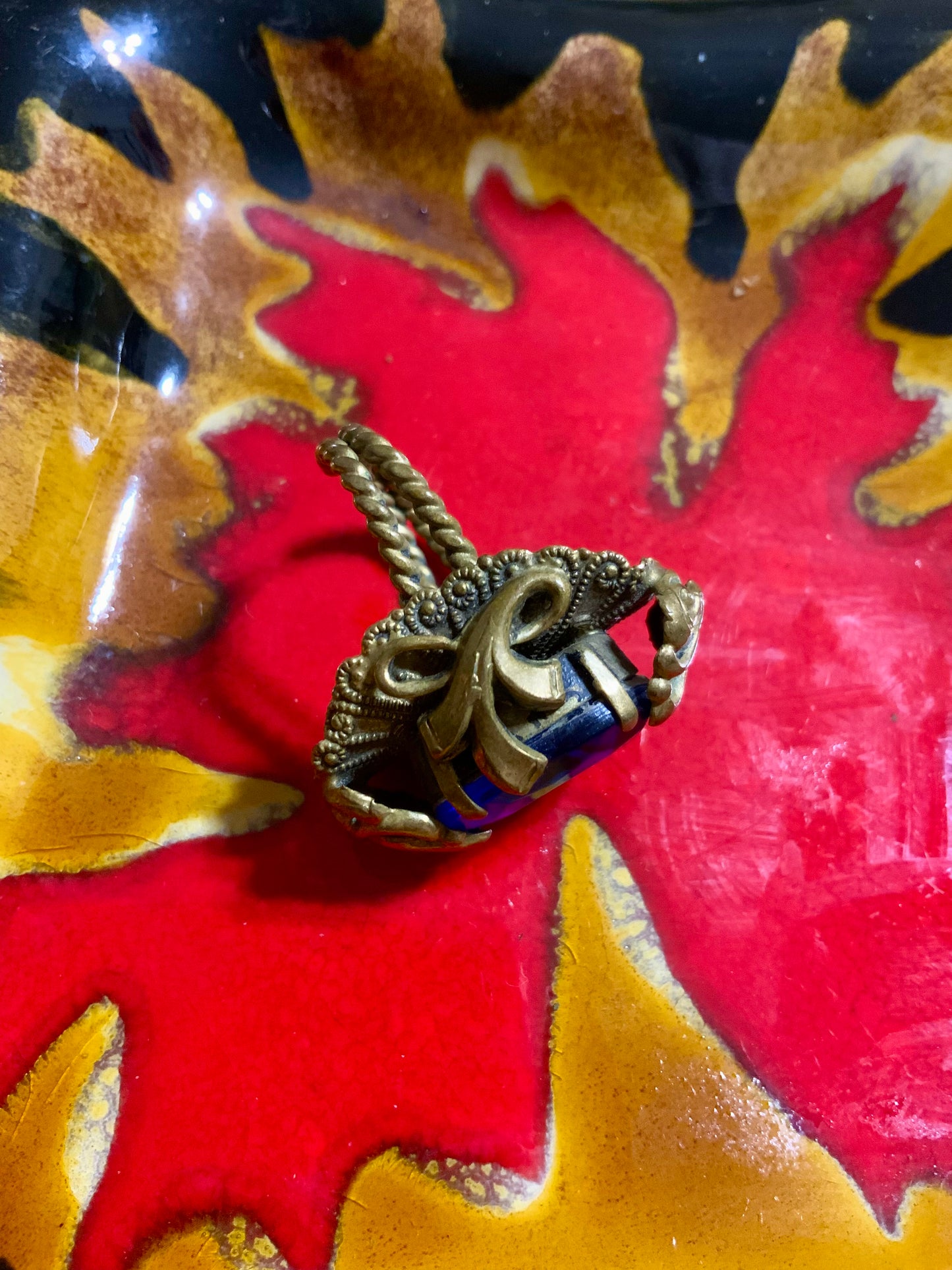 Bague sculptée Vintage Tchécoslovaque Pierre bleue Rare