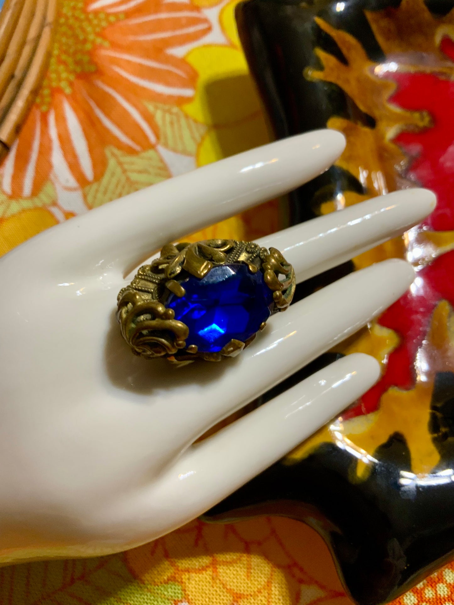 Bague sculptée Vintage Tchécoslovaque Pierre bleue Rare
