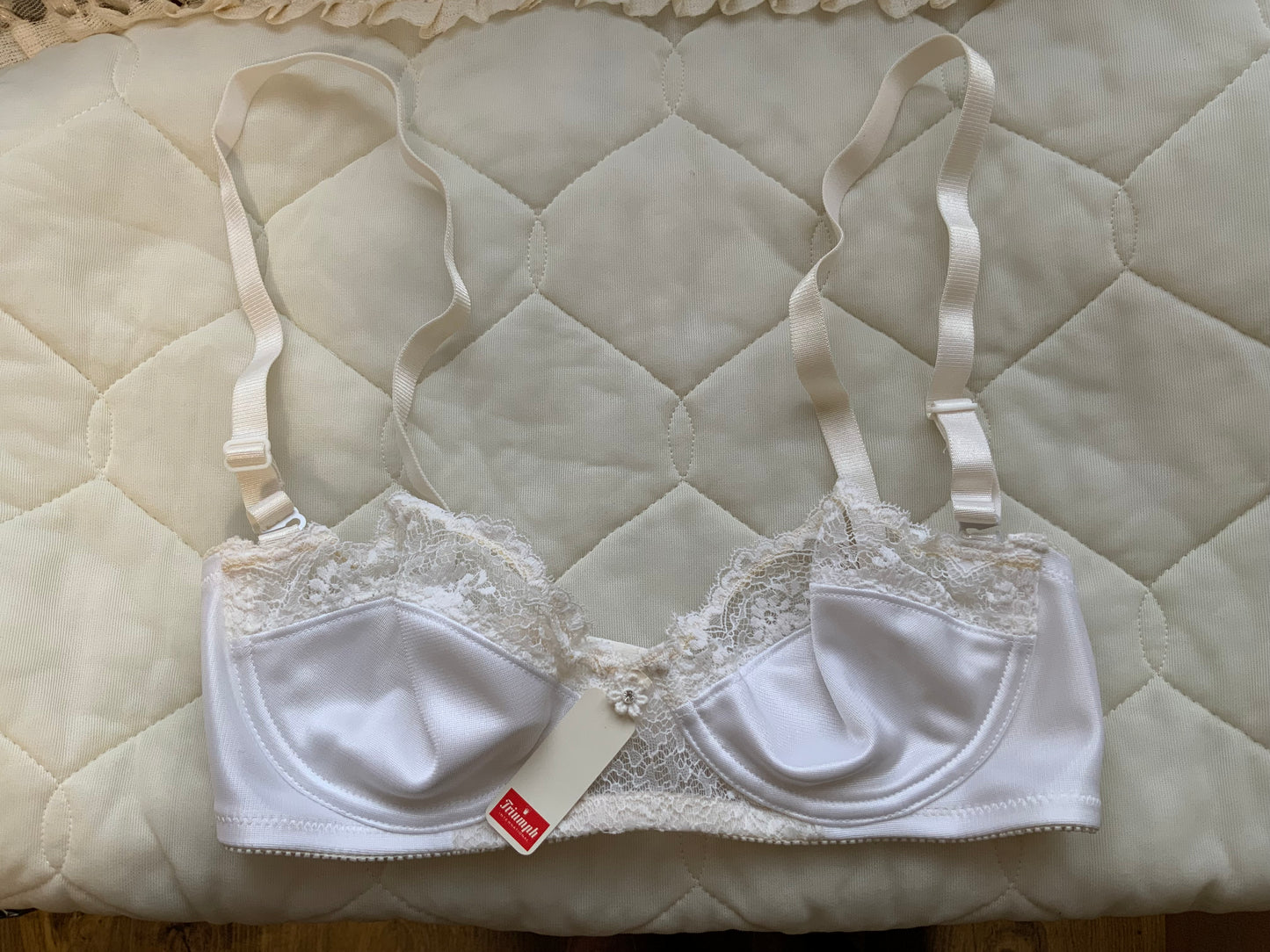 Soutien gorge Scarlet de Triumph neuf 1986 dans sa boîte Vintage