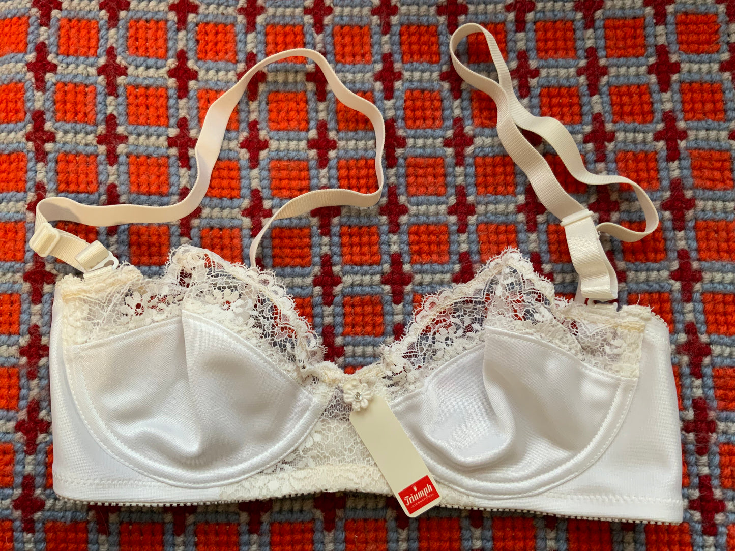 Soutien gorge Scarlet de Triumph neuf 1986 dans sa boîte Vintage