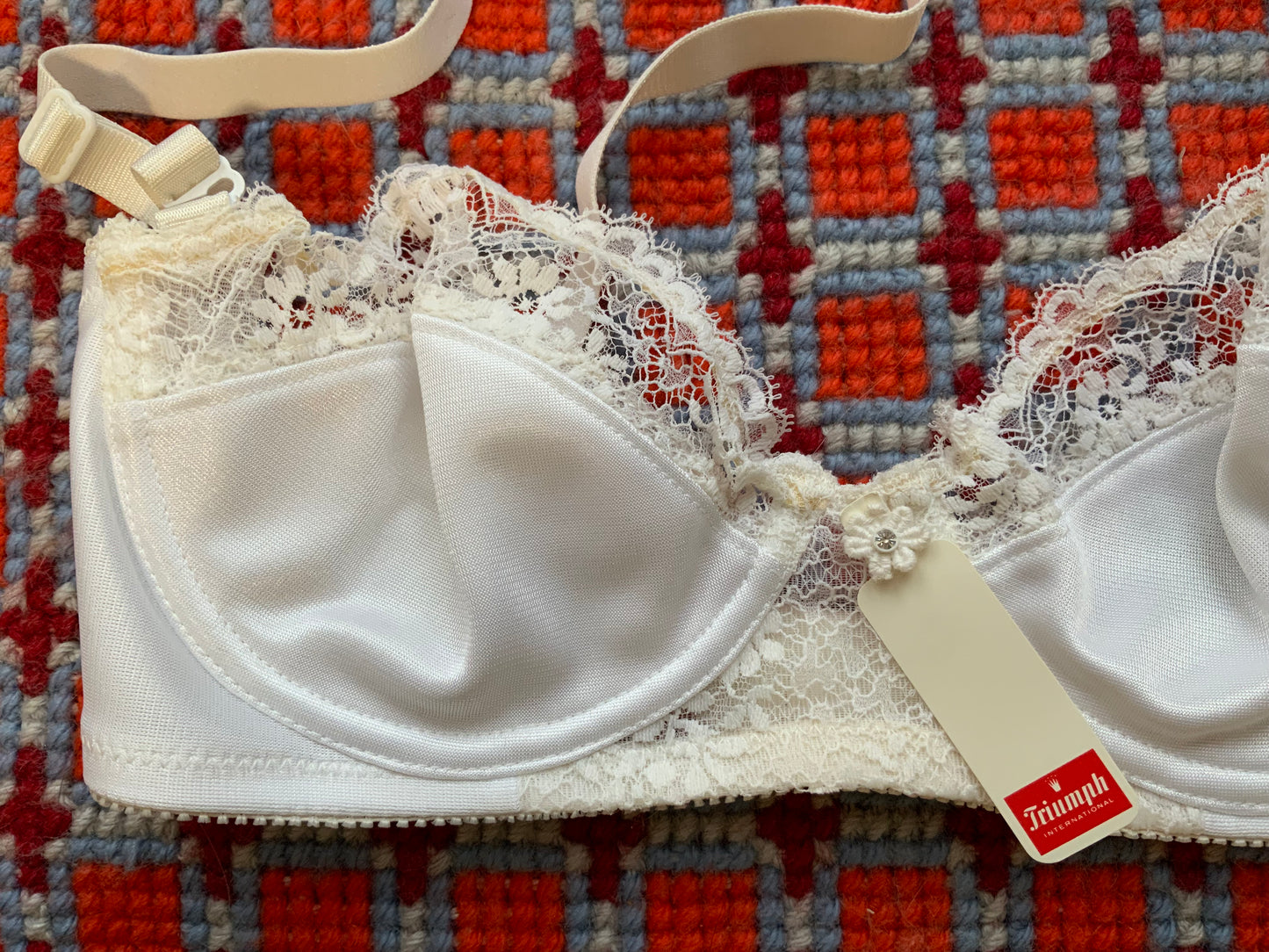 Soutien gorge Scarlet de Triumph neuf 1986 dans sa boîte Vintage