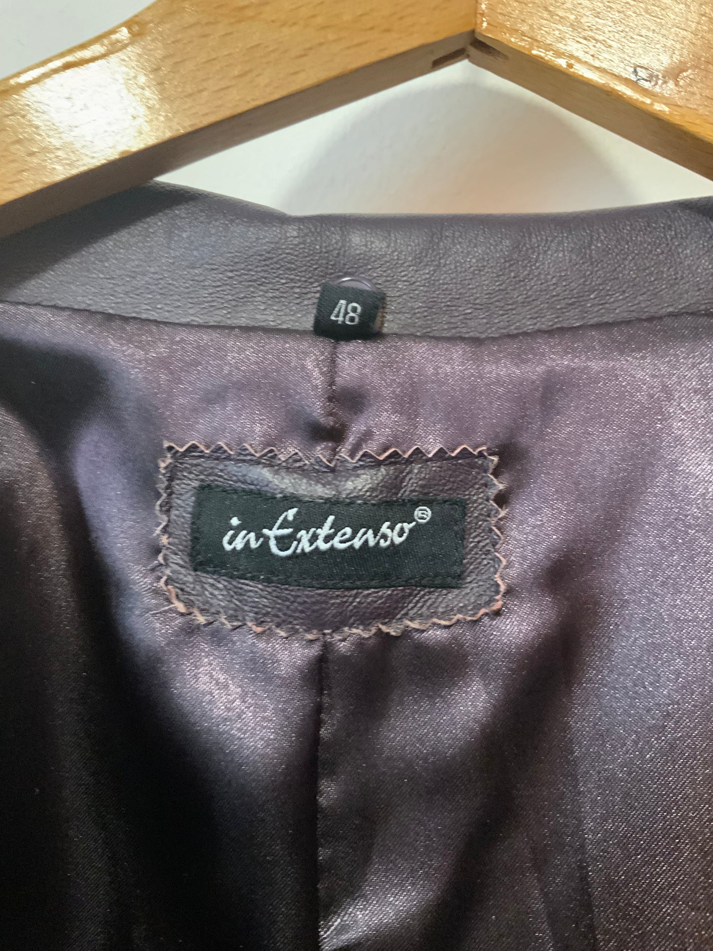Trench en Cuir Aubergine Vintage 2000’ avec ceinture Élégance