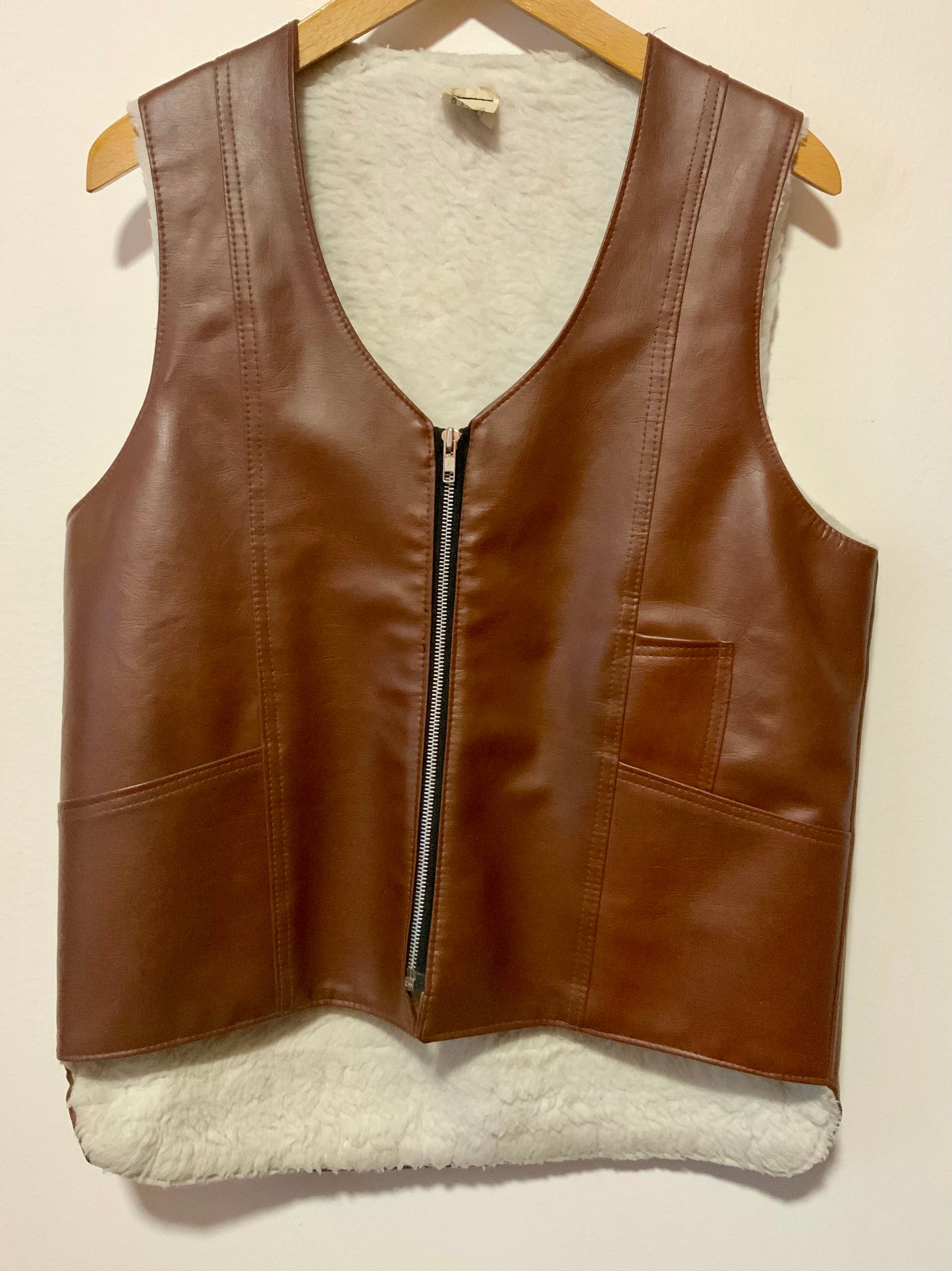 Blouson sans manche en simili Cuir Marron et Moumoute Vintage -