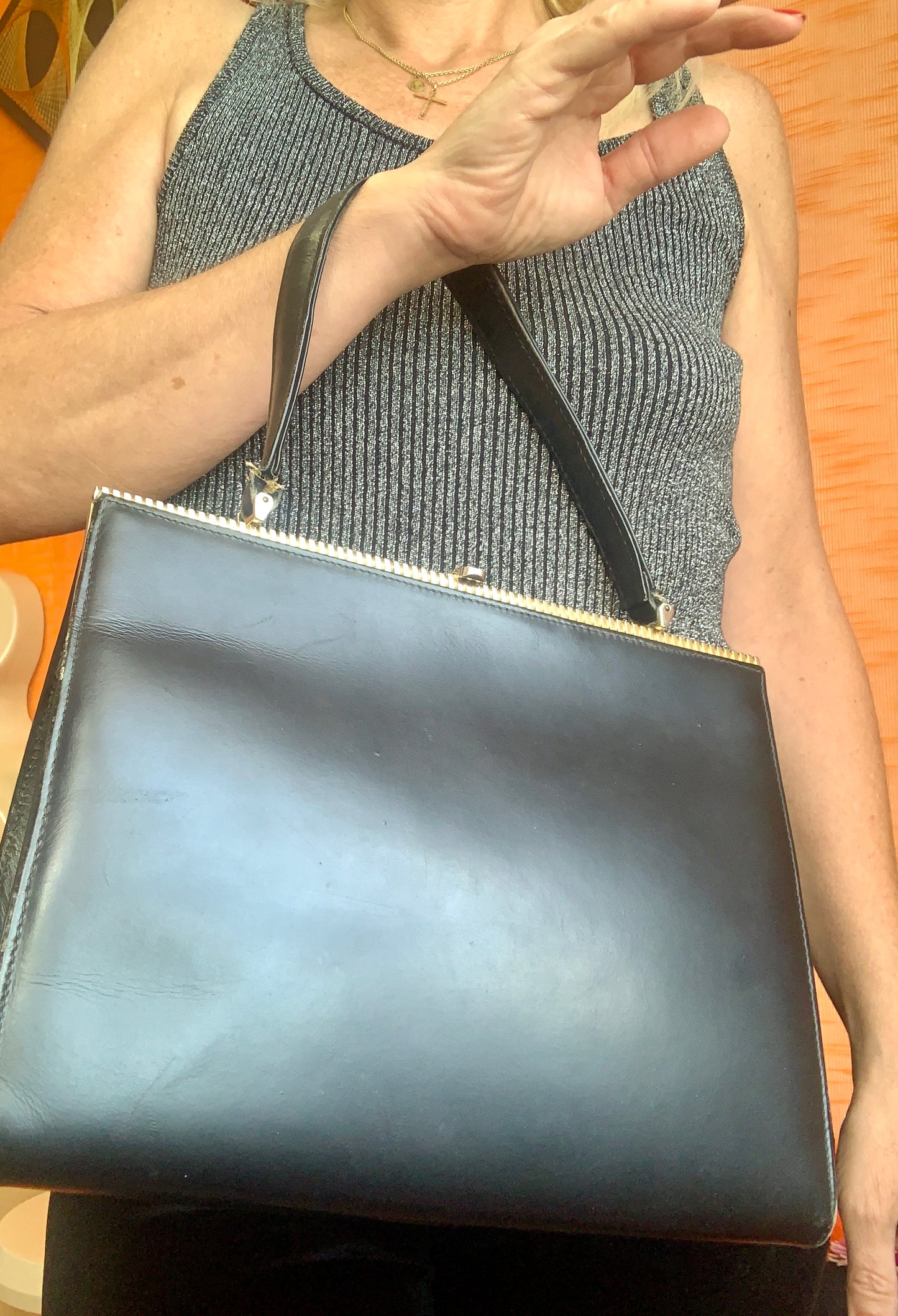 Superbe sac à main Cuit noir métal doré Vintage 1960