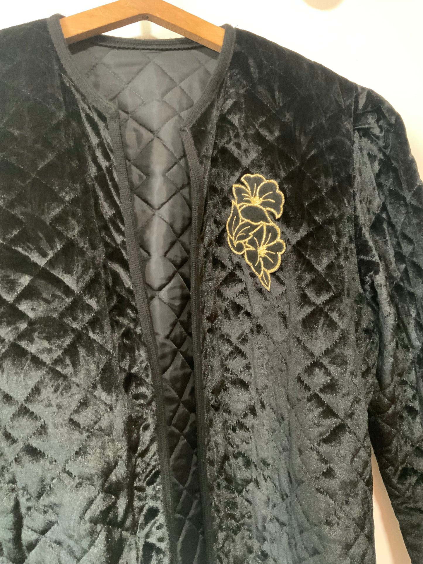 Veste Velours matelassé et Fleur Dorée Vintage Eighties