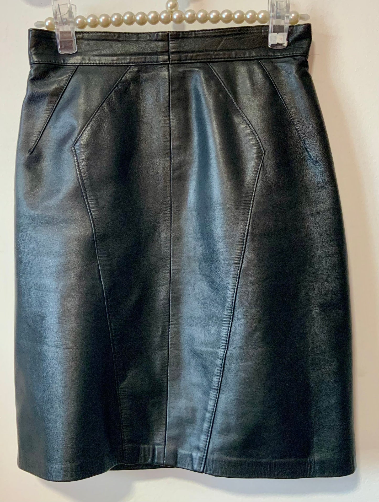 Jupe courte en Cuir Beauté Vintage 1980