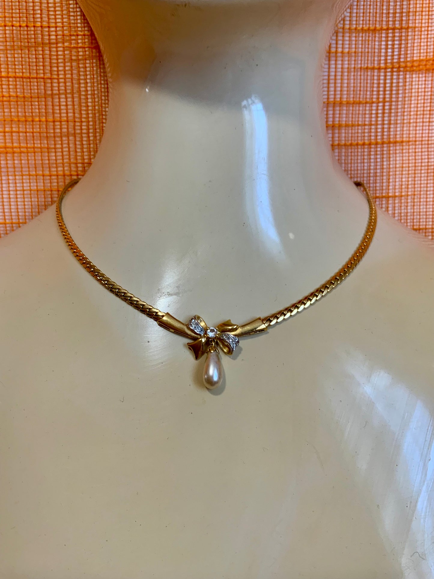 Collier Chaîne Noeud perle Mailles plates Plaqué Or Vintage 1990