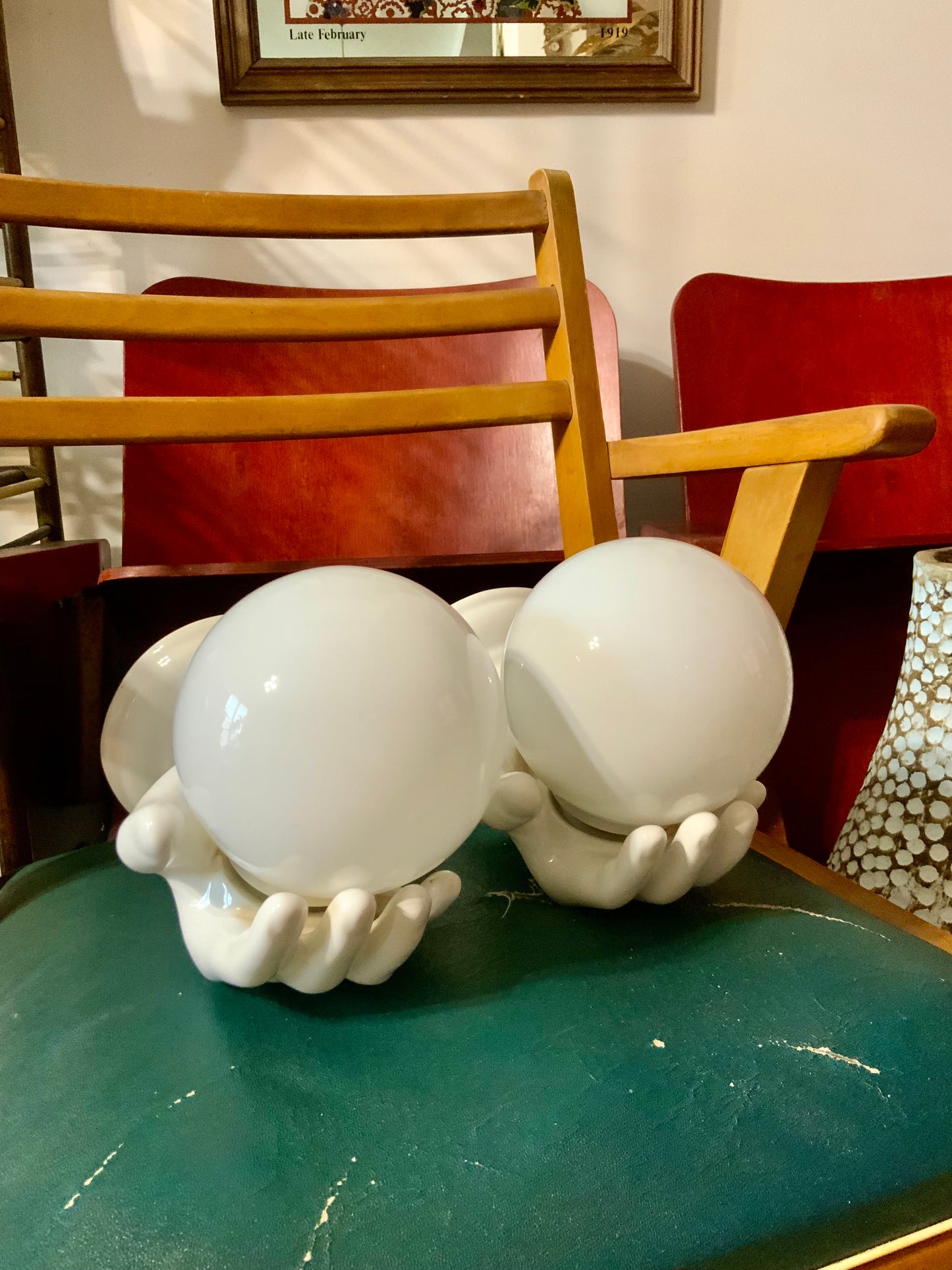 Paire d’Appliques Pop Art 1980 Vintage Globes sur Mains