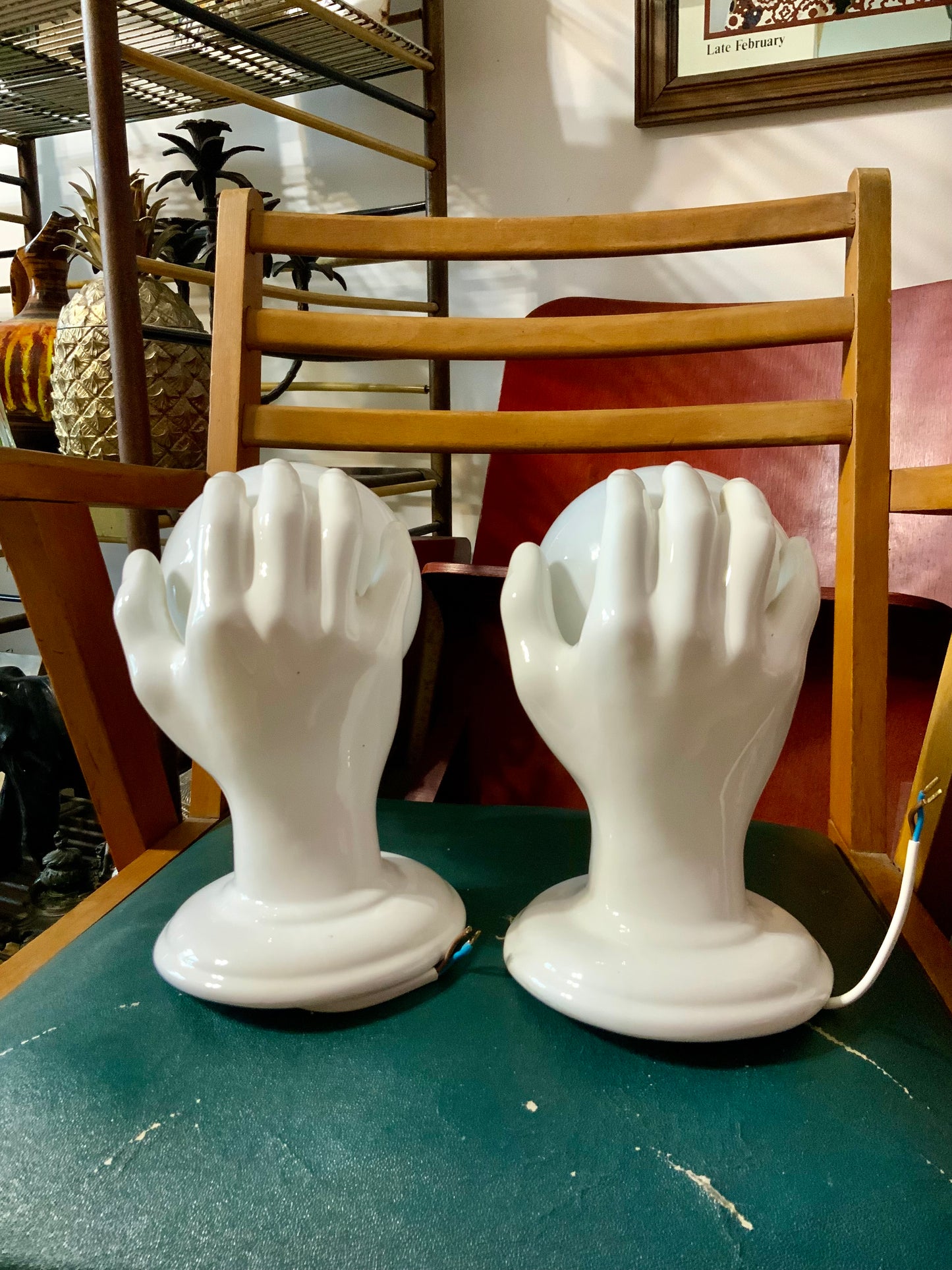 Paire d’Appliques Pop Art 1980 Vintage Globes sur Mains