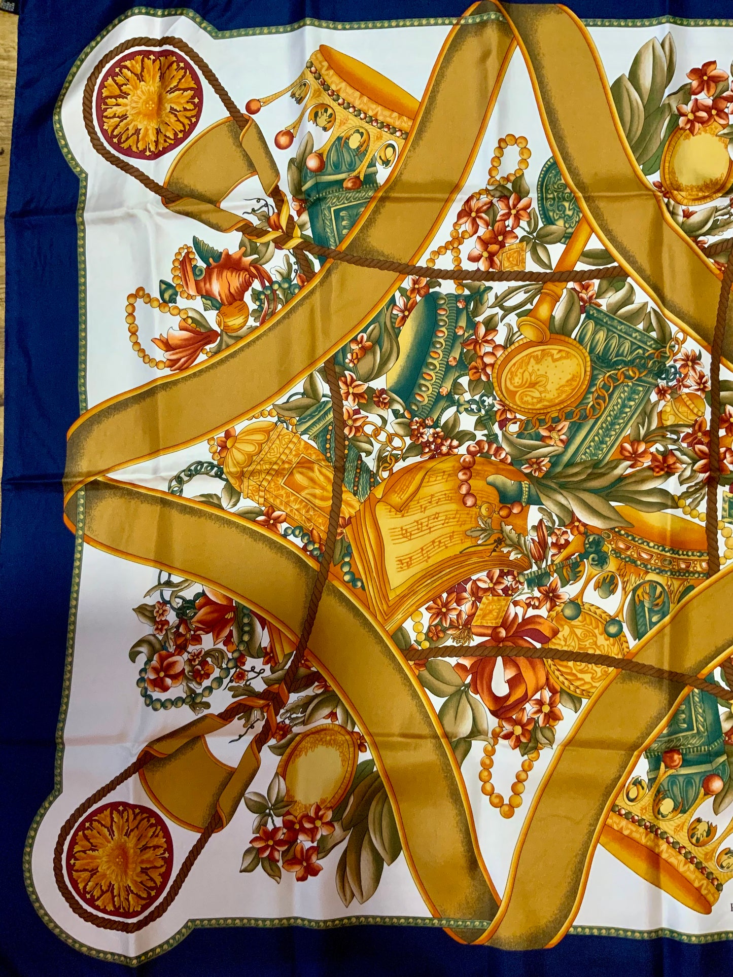Magnifique Foulard Pierre Balmain Soie Vintage